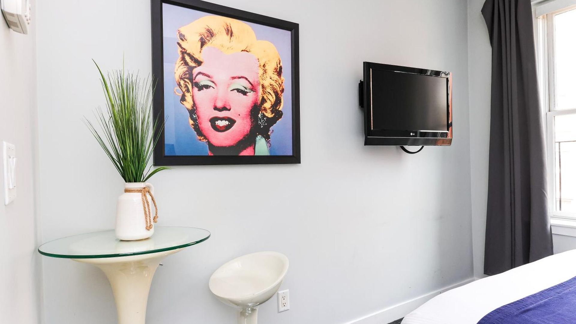 Cozy & Stylish Newbury Street Studio, #9 Boston