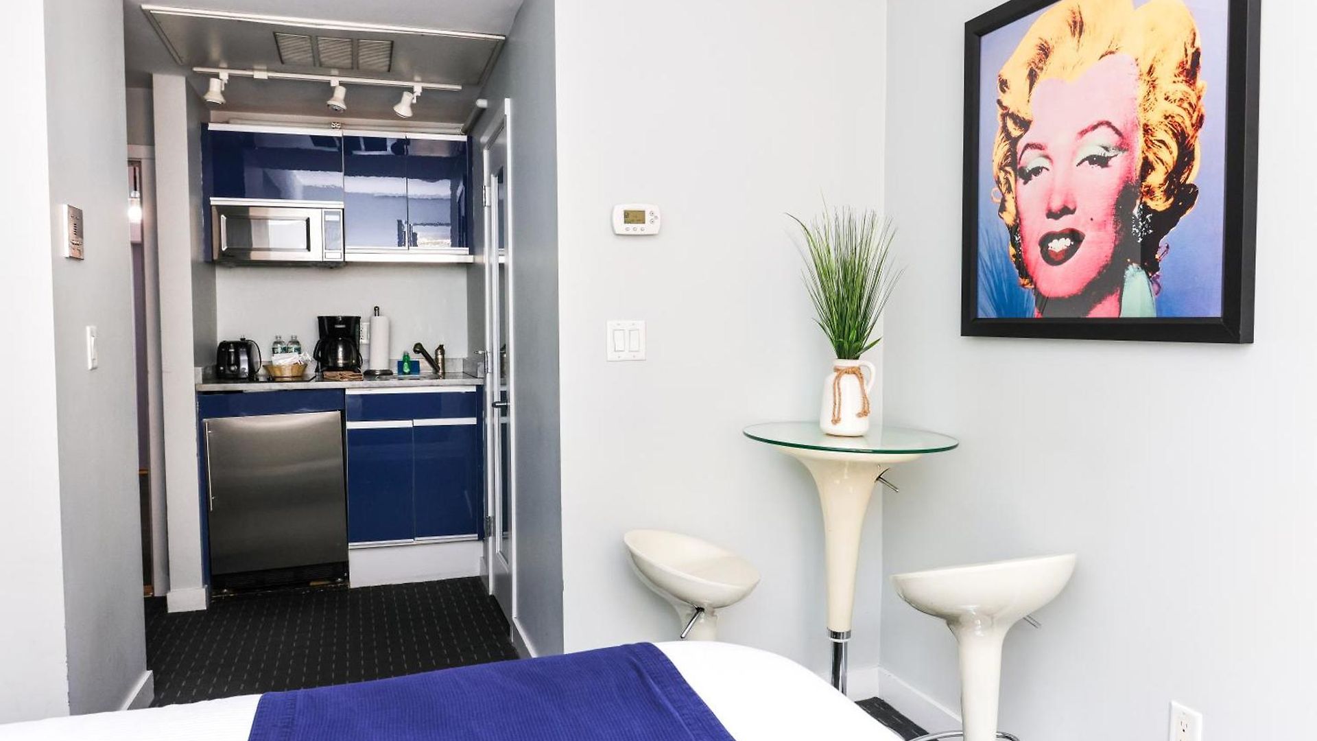 Cozy & Stylish Newbury Street Studio, #9 Apartment *