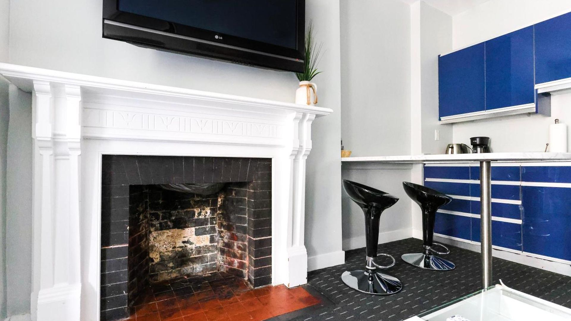 Furnished Newbury Street Studio, #6