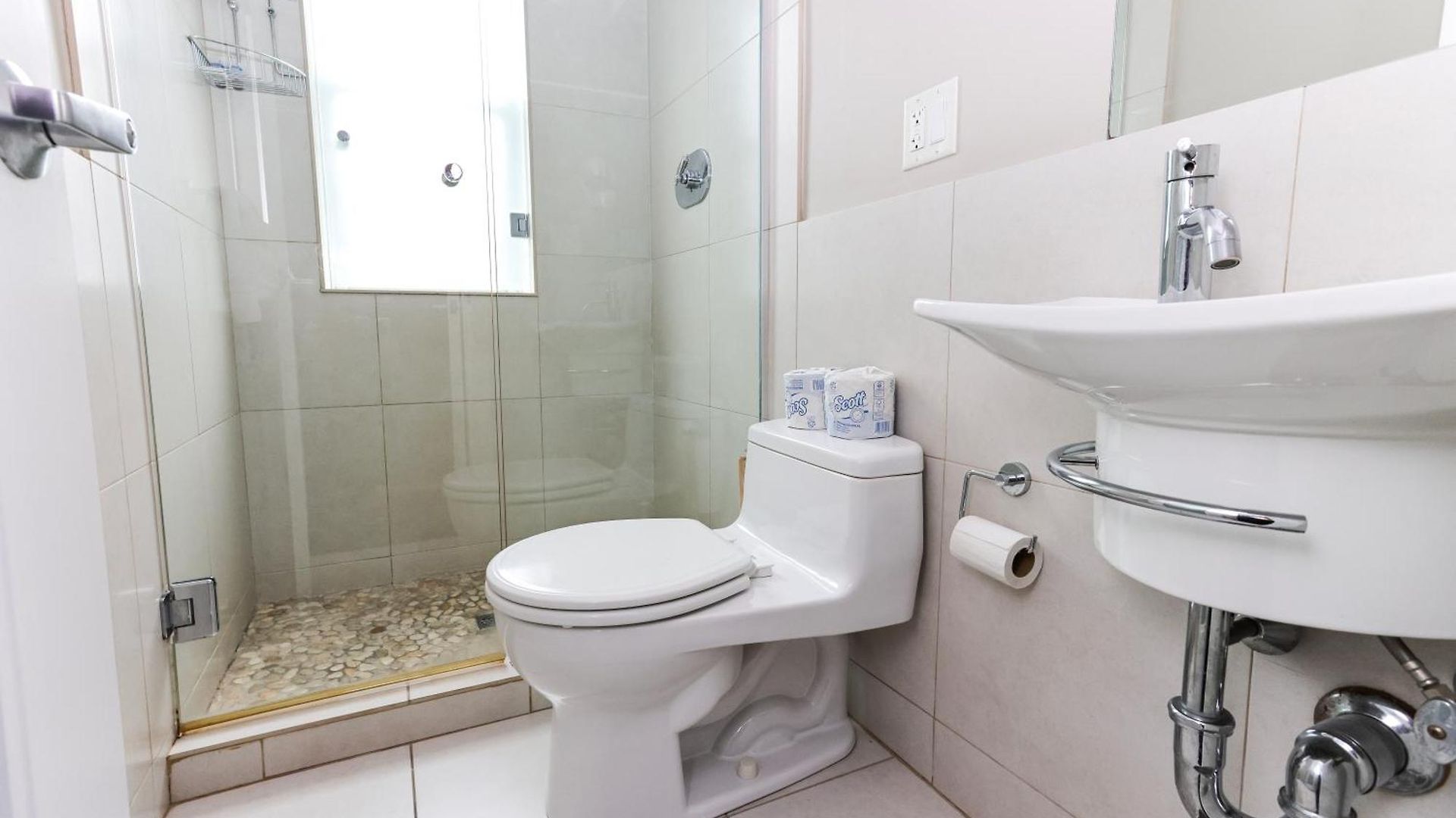 Furnished Newbury Street Studio, #6 Apartment