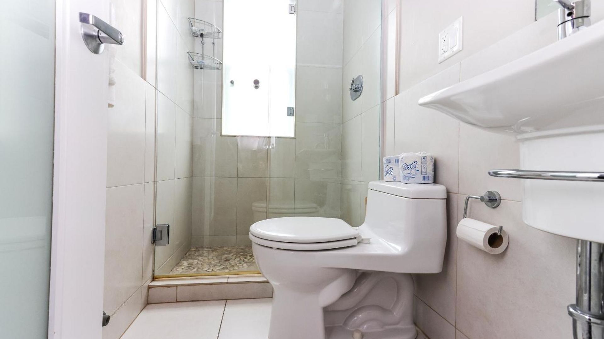 Furnished Newbury Street Studio, #6 Apartment *