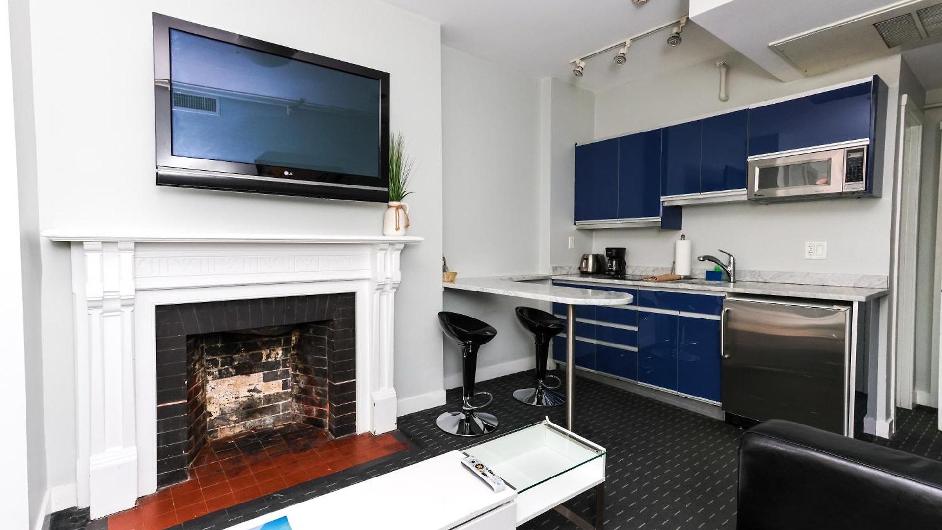 Apartment Furnished Newbury Street Studio, #6