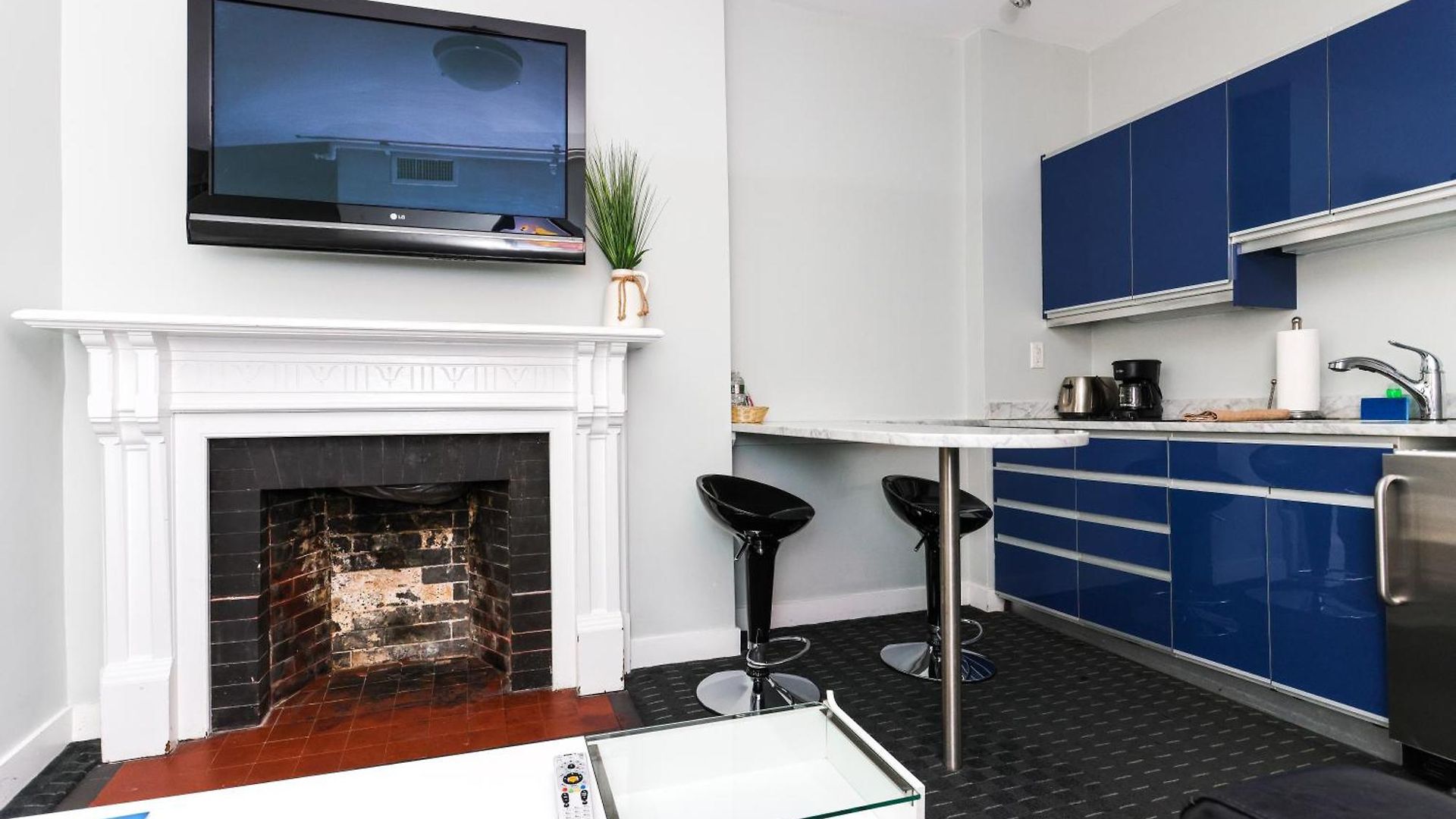Furnished Newbury Street Studio, #6 Apartment Boston