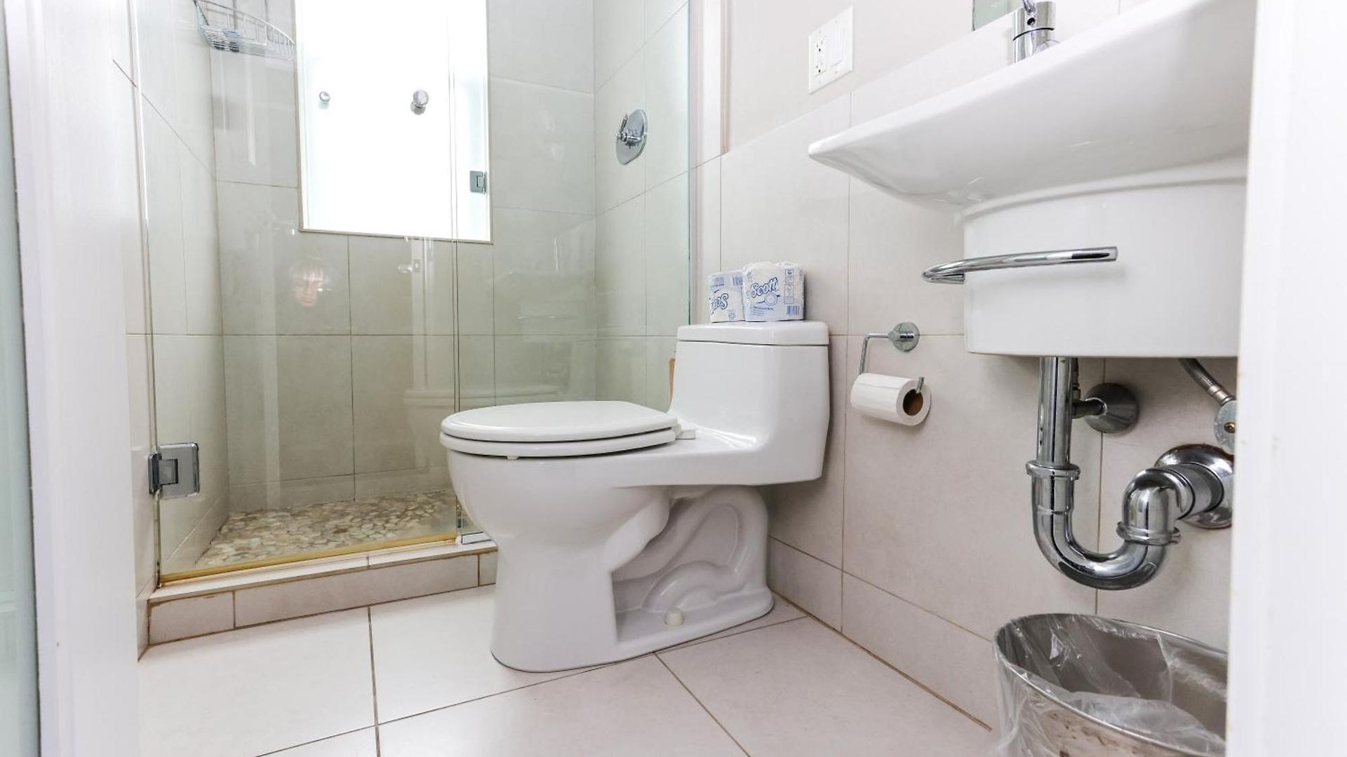 Furnished Newbury Street Studio, #6 *