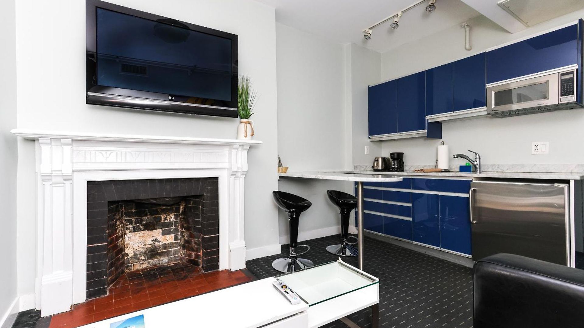 Furnished Newbury Street Studio, #6 Apartment Boston