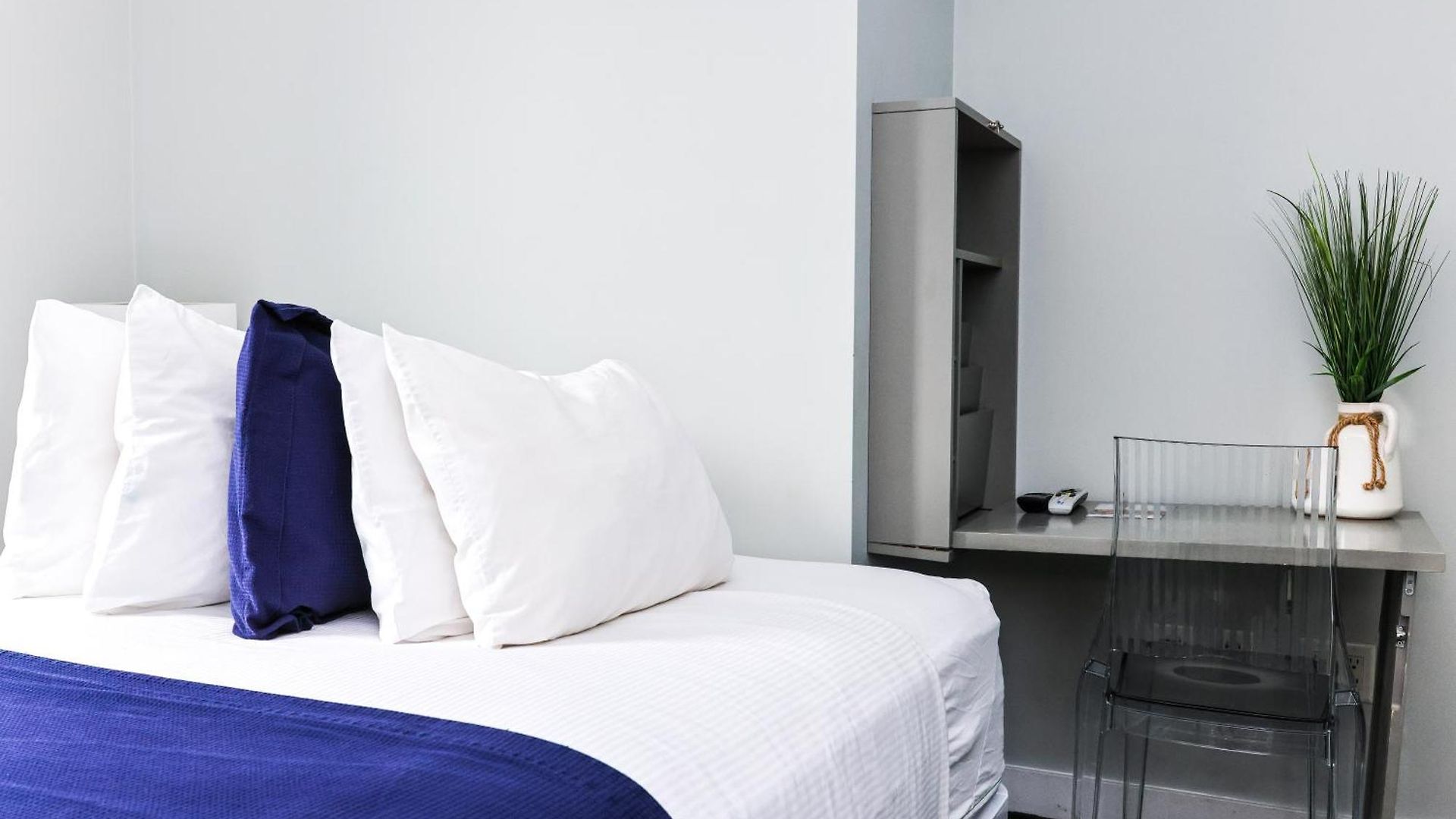 Cozy Newbury Street Studio, #5 *