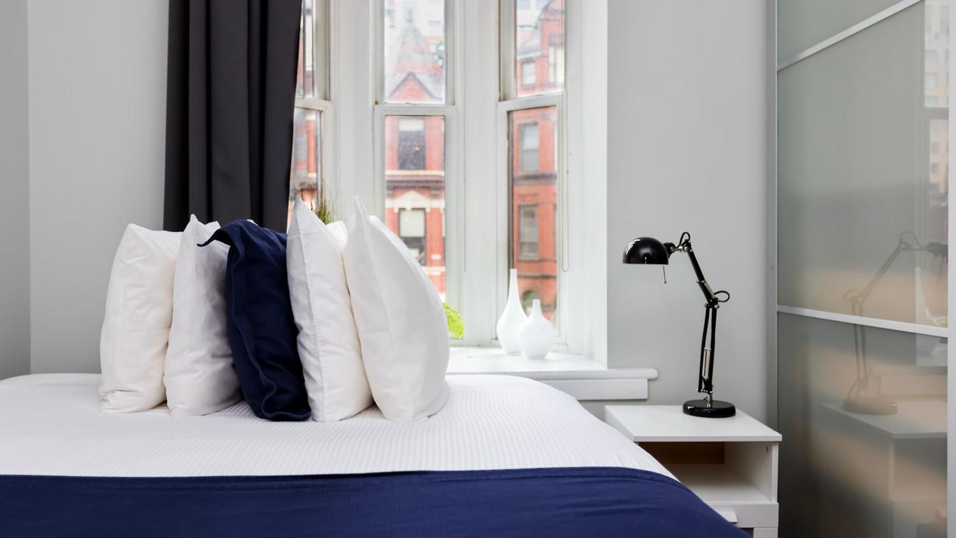 Stylish On Newbury St #3 Apartment