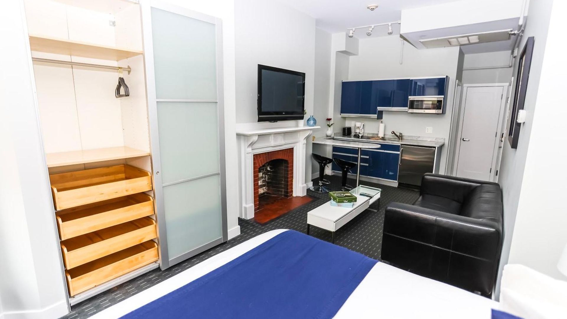 Stylish Newbury Street Studio, #2 Apartment *