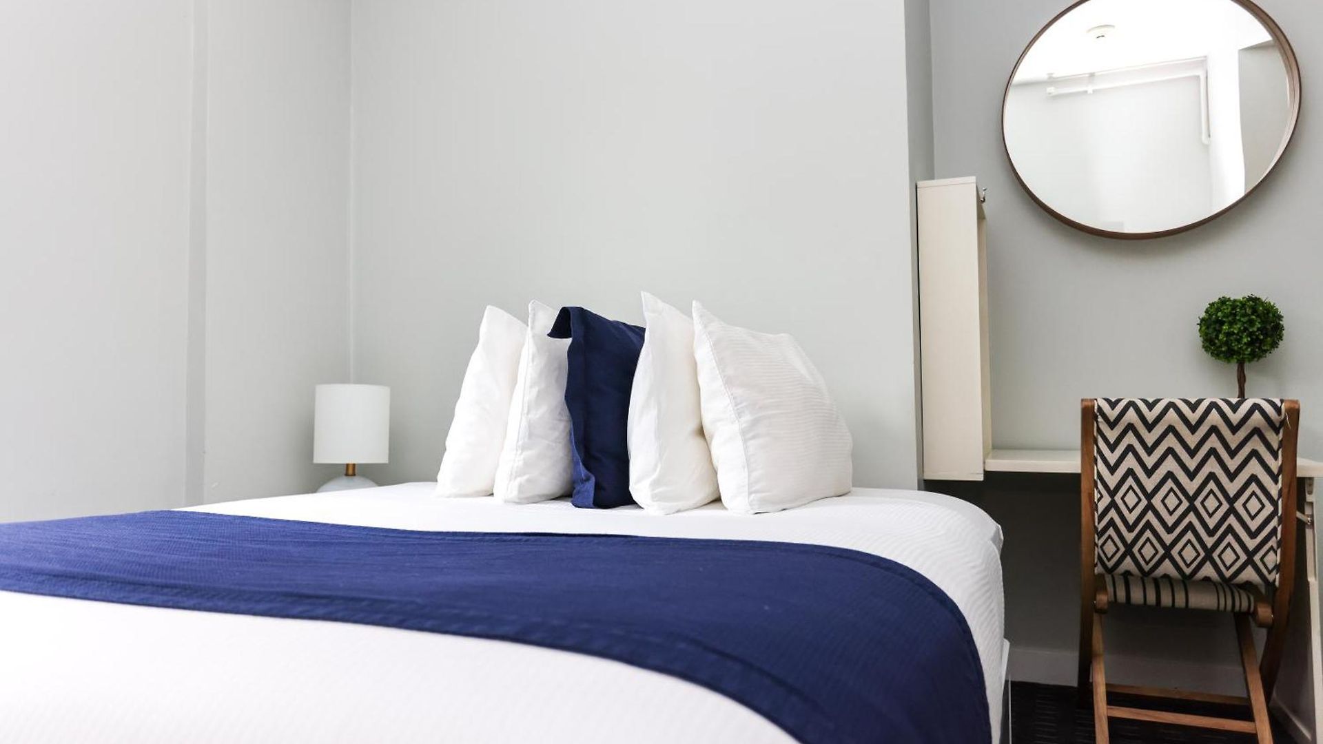 Cozy On Newbury Street, #1 Apartment Boston