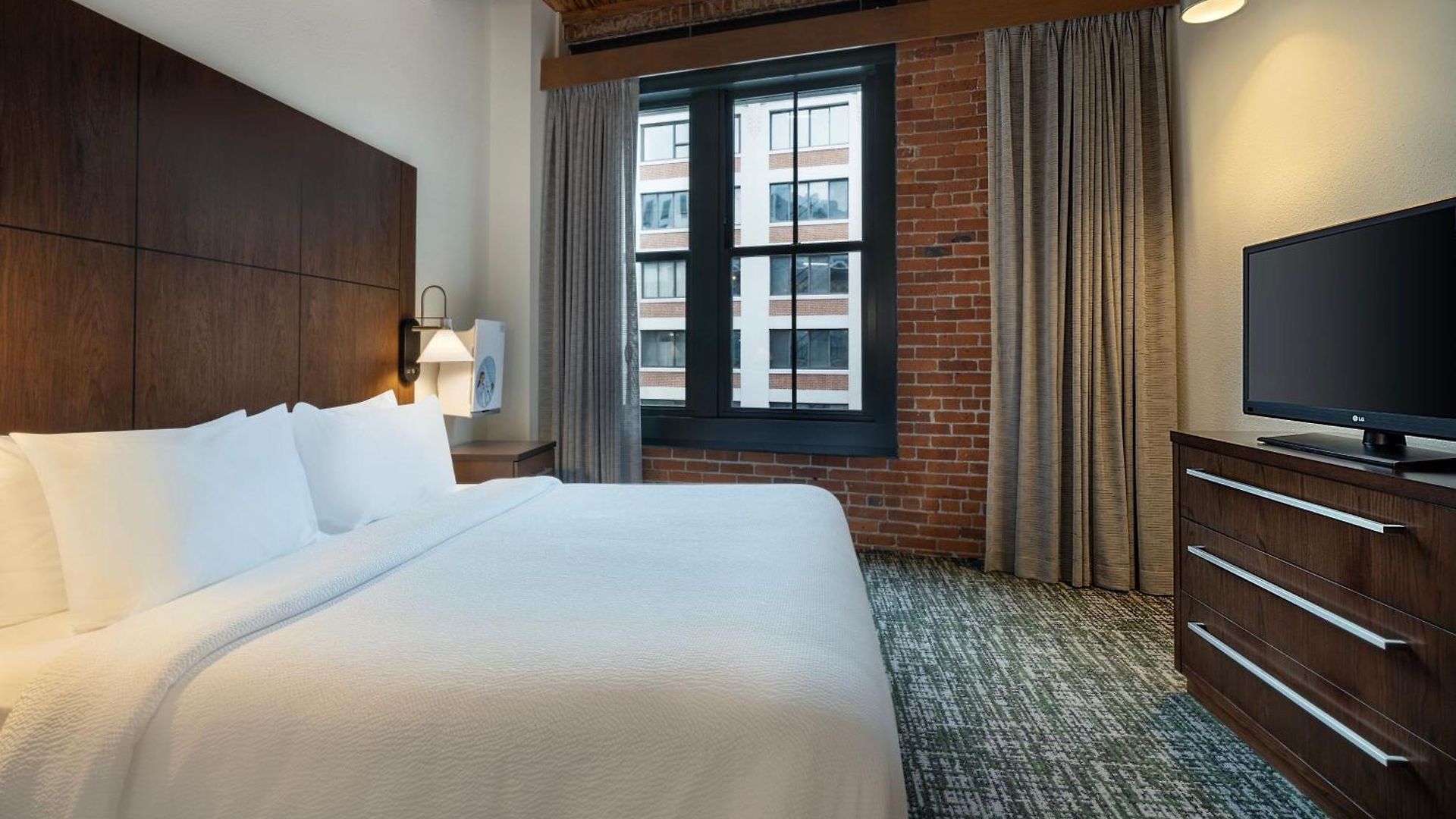 By Marriott Downtown Seaport 3*