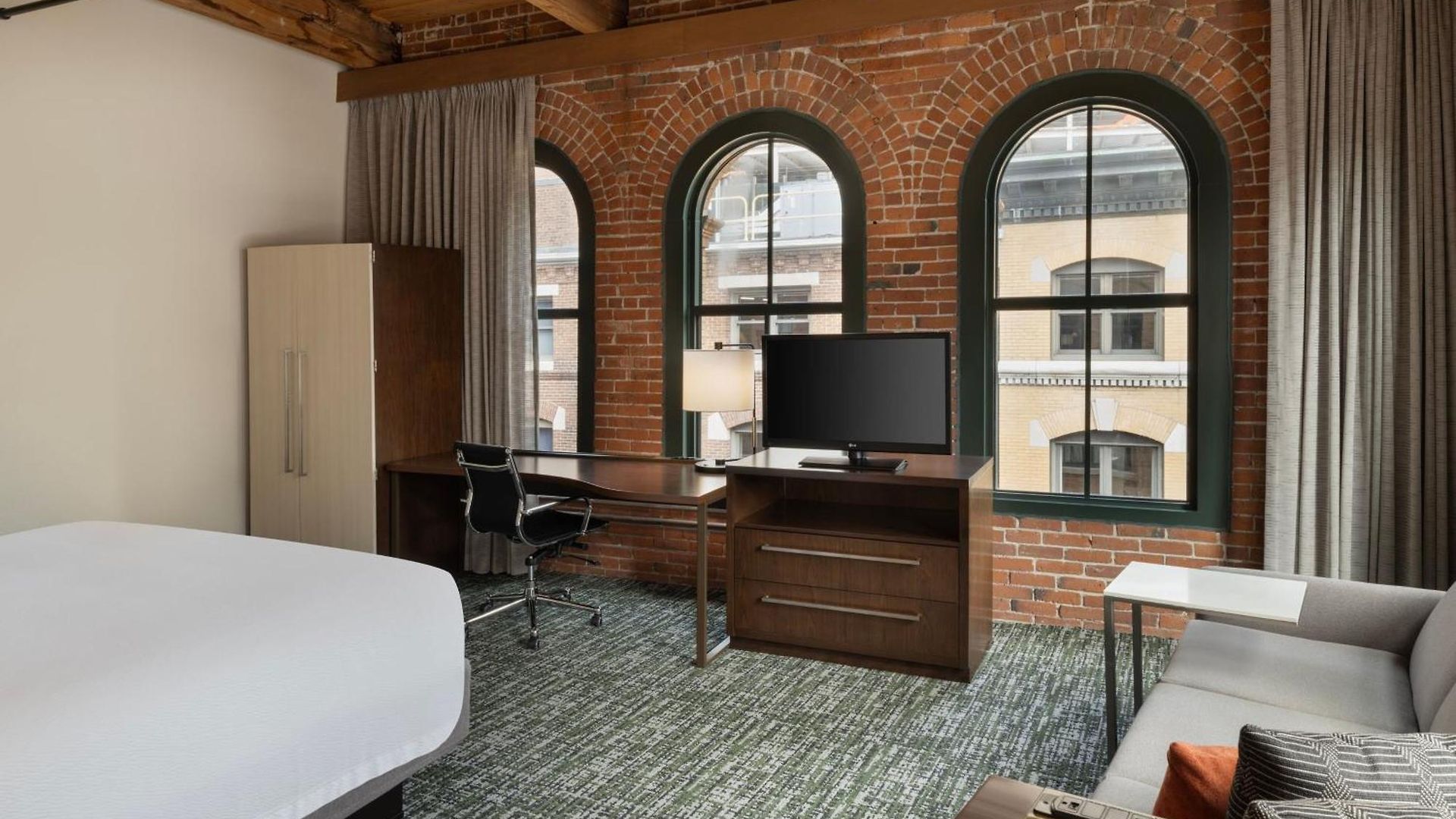 Hotel By Marriott Downtown Seaport Boston