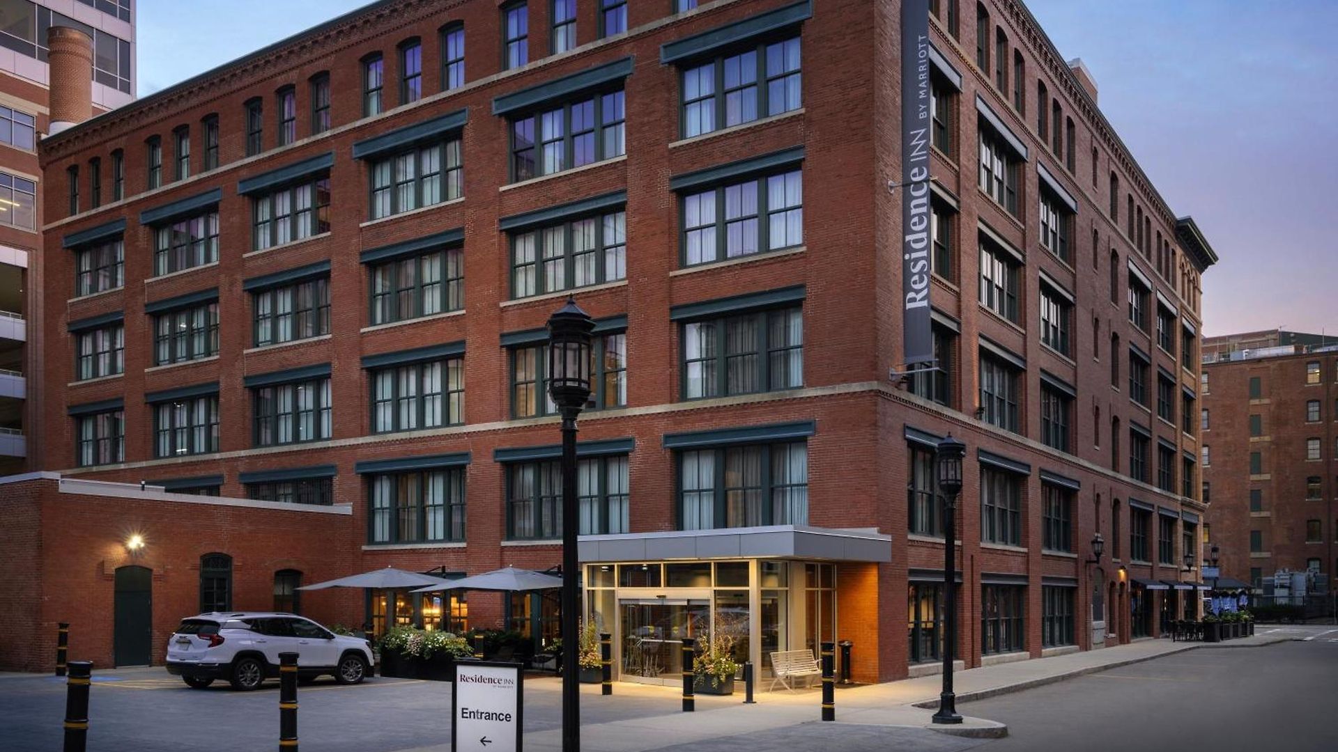 By Marriott Downtown Seaport Hotel 3*