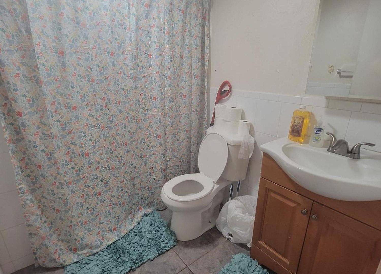 Private Bedroom Near Guest house