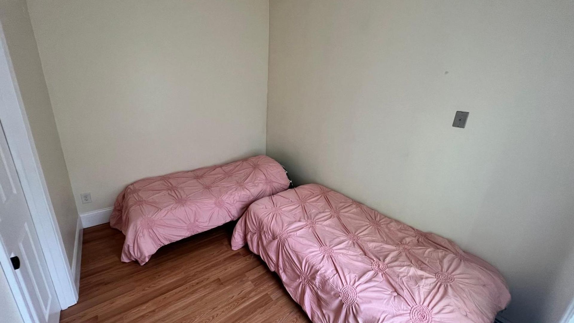 Guest house Private Bedroom Near Boston