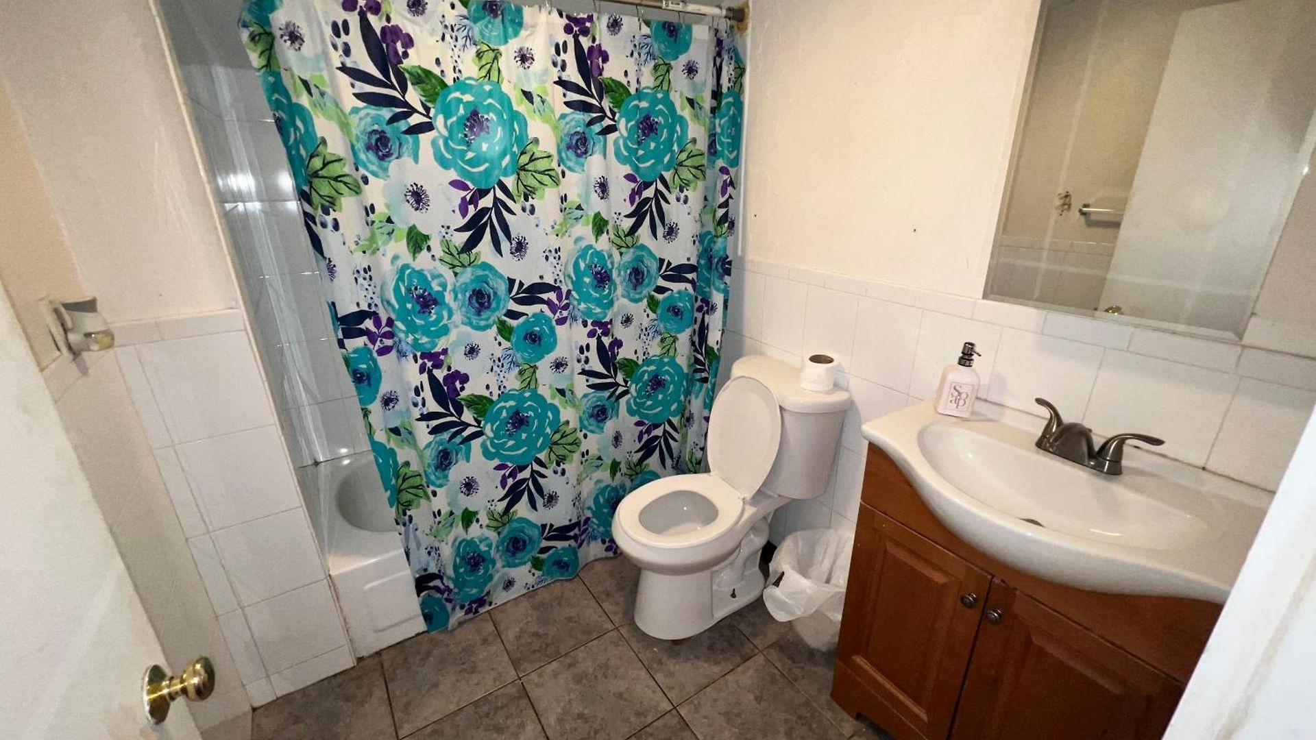 Private Bedroom Near Guest house Boston
