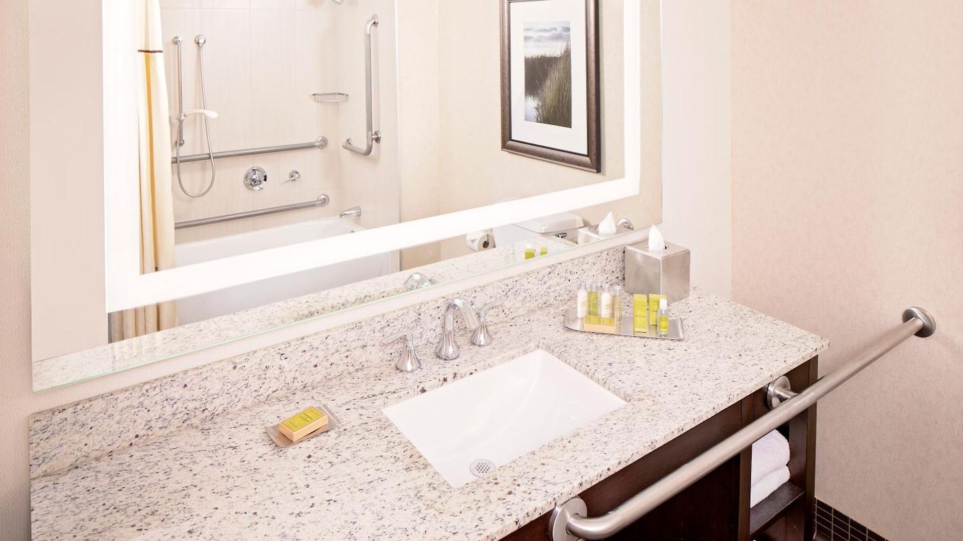 Doubletree By Hilton Bayside 3* Boston