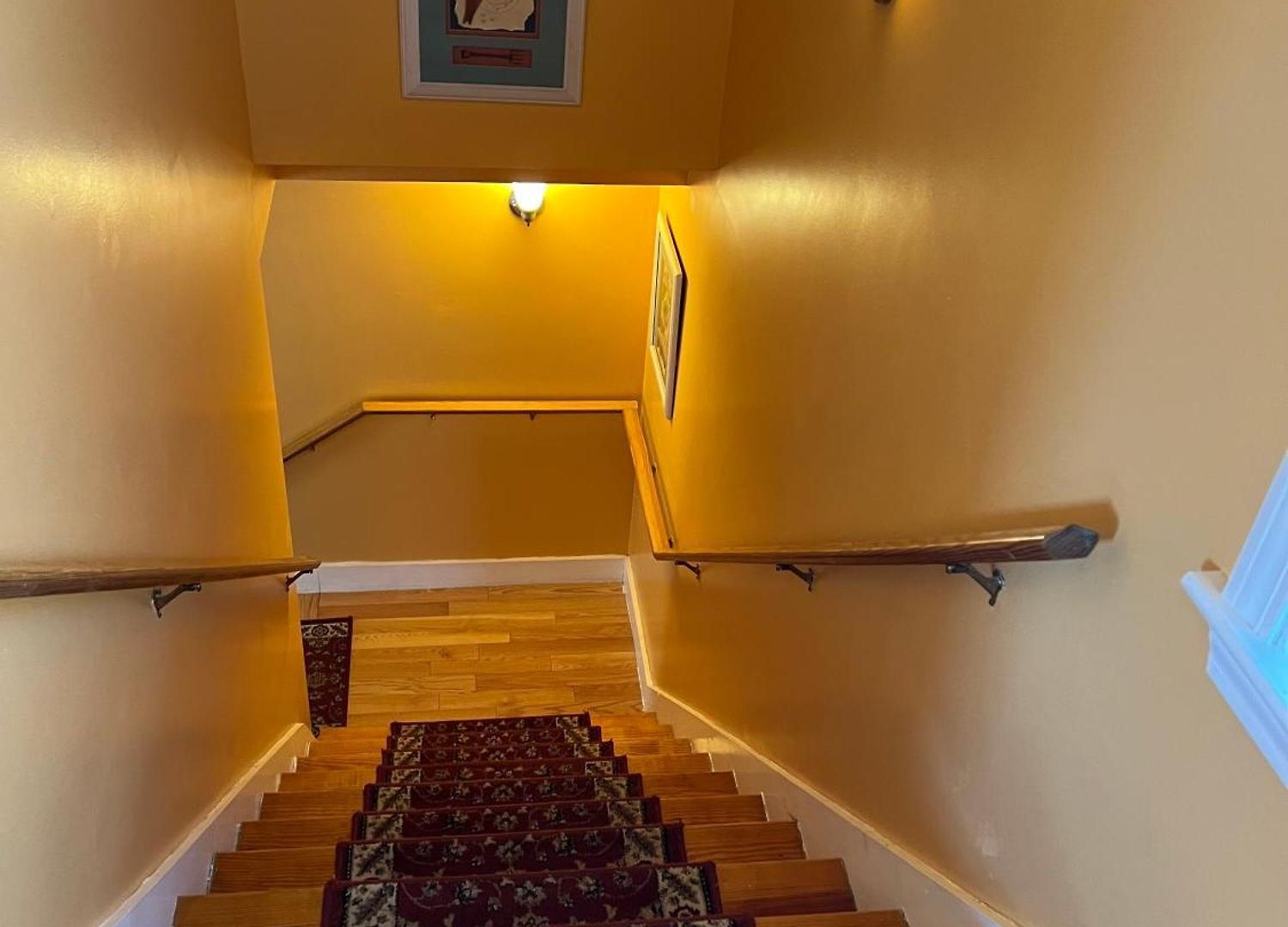 Beautiful 2-bedroom, 2-bath Townhouse Apartment