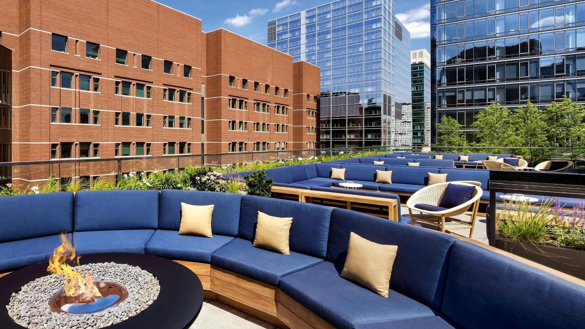 The Envoy Hotel, Autograph Collection