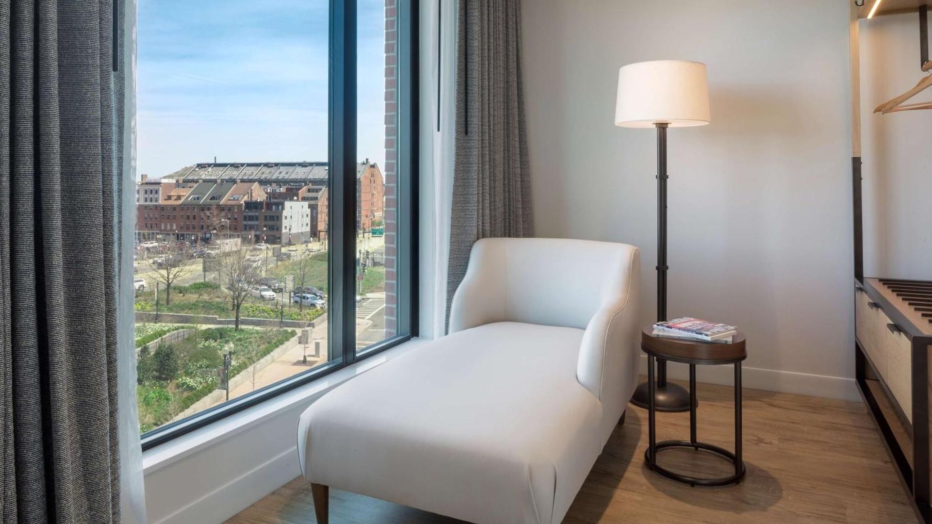 Canopy By Hilton Downtown 4*