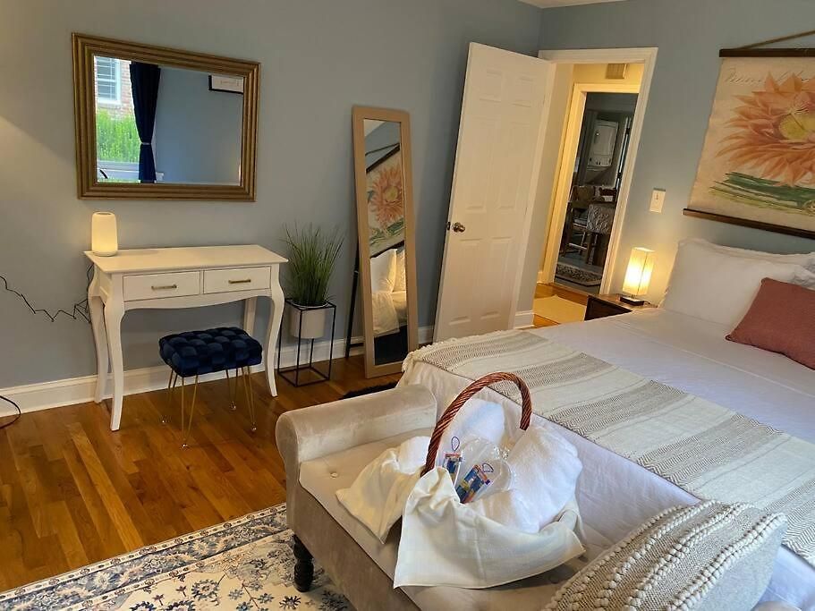 Unique & Peaceful Home, Ideal For 2026 World Cup Visitor, Free Parking Apartment
