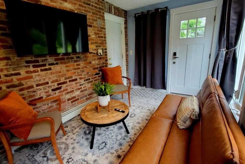 Unique & Peaceful Home, Ideal For 2026 World Cup Visitor, Free Parking Apartment Boston