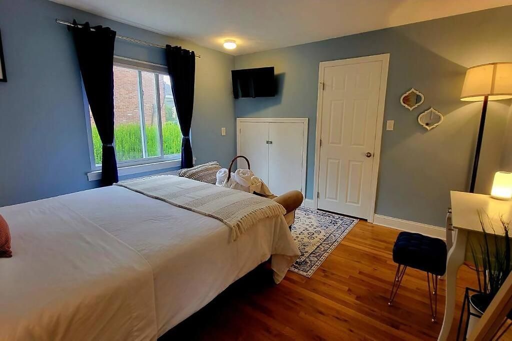 Unique & Peaceful Home, Ideal For 2026 World Cup Visitor, Free Parking Apartment *
