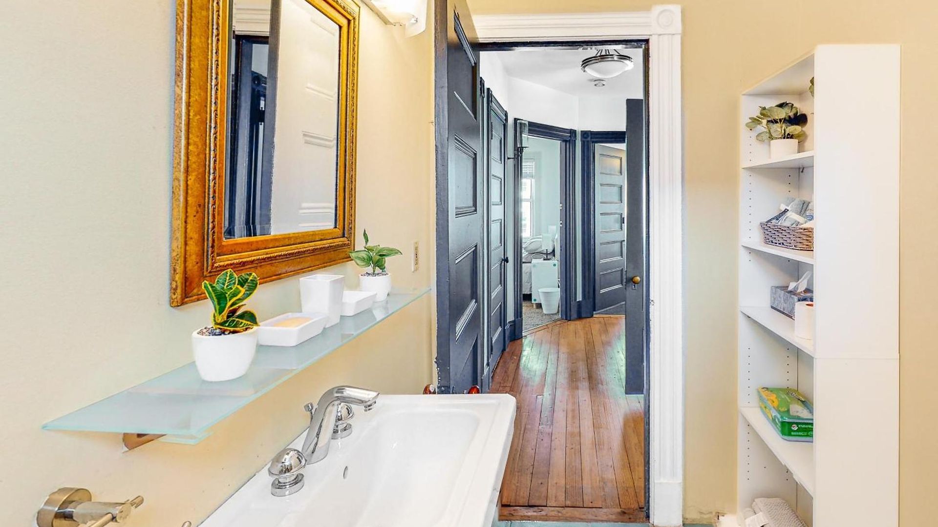 3Br Victorian Getaway With Loft, Near The Bay *