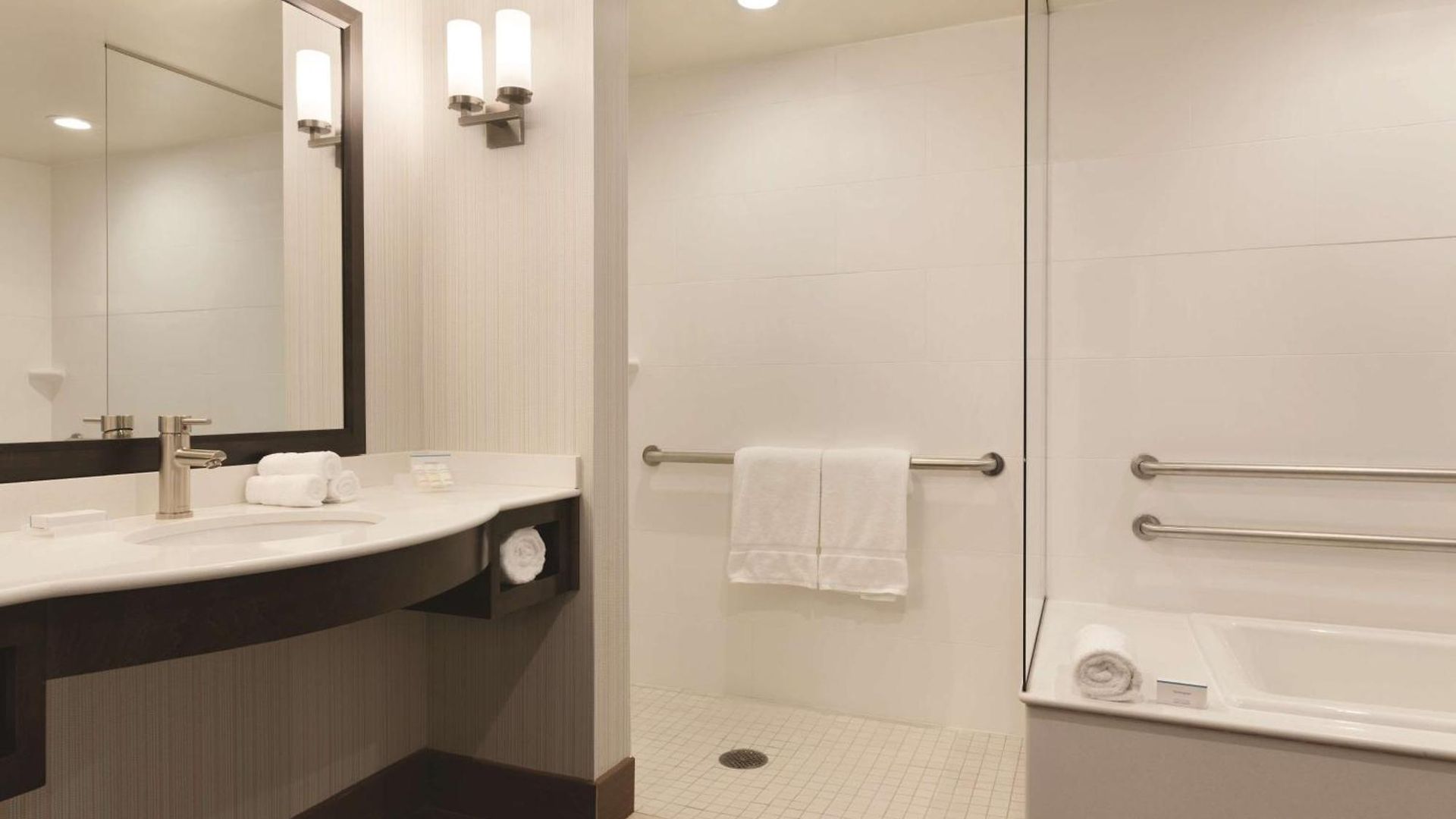Hotel Hilton Garden Logan Airport 3*