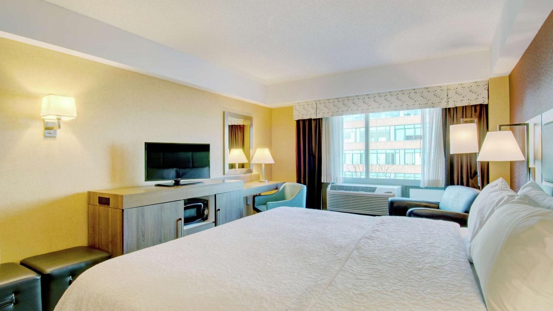 Hampton & Crosstown Center 3* Boston