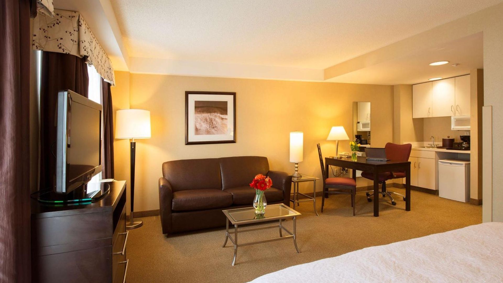 Hampton & Crosstown Center Hotel