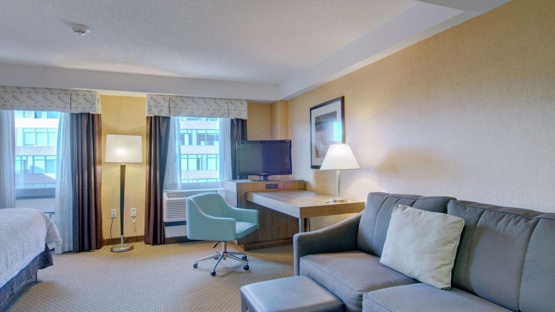 Hampton & Crosstown Center Hotel