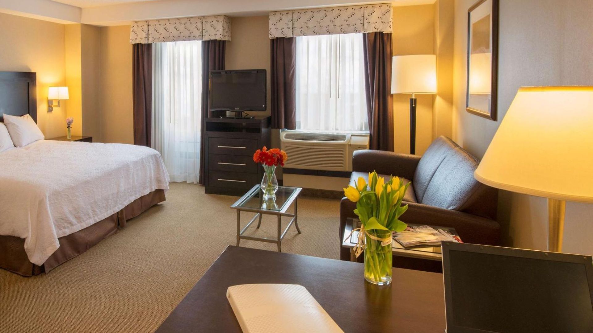 Hotel Hampton & Crosstown Center 3*