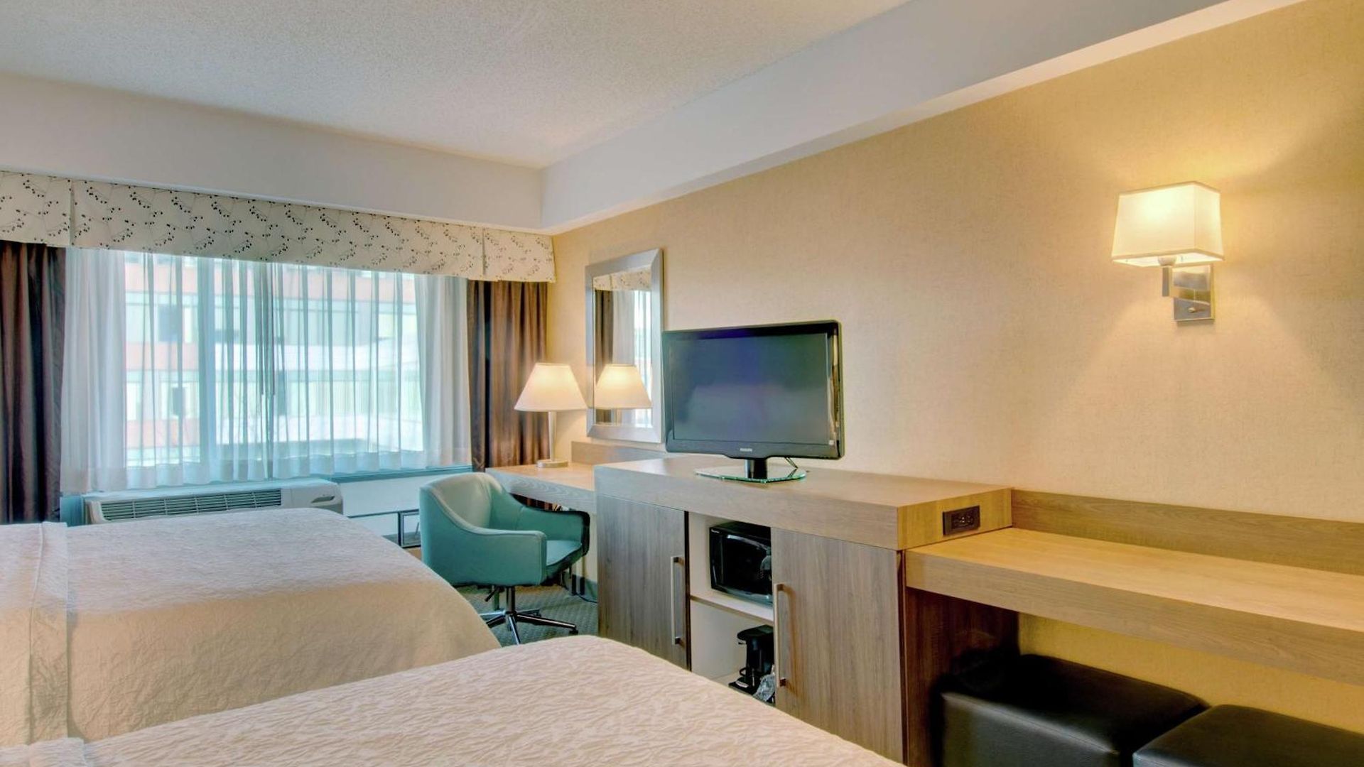 Hampton & Crosstown Center 3* Boston