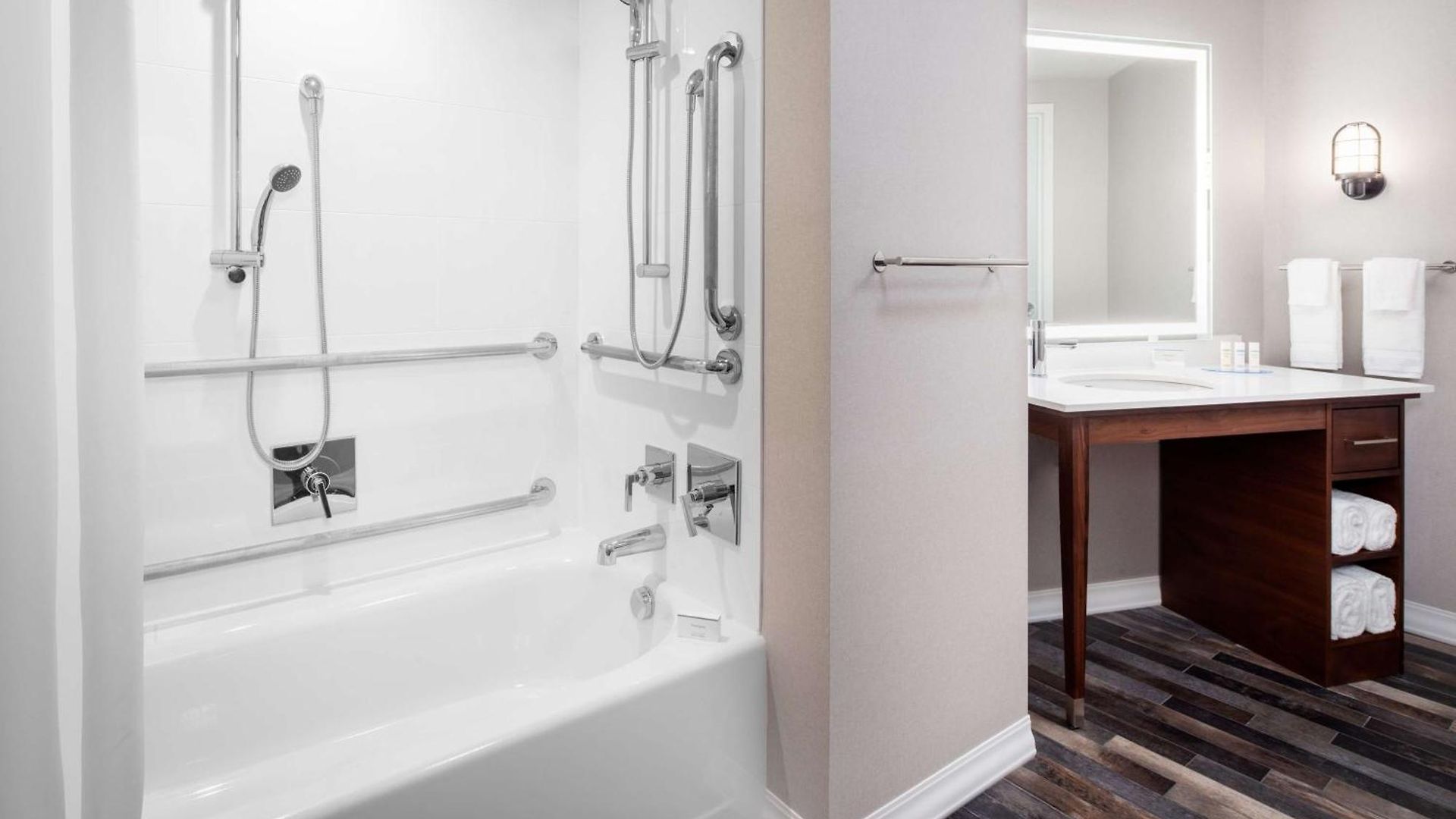Hampton By Hilton At The Seaport District Hotel 3*