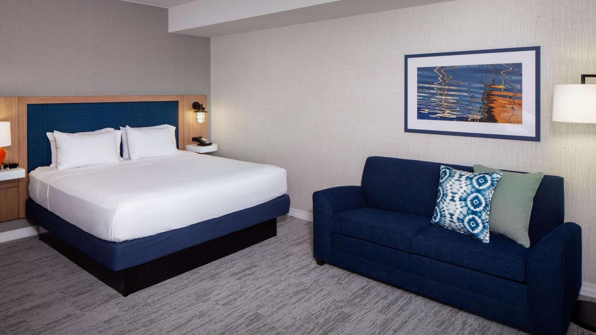 Hampton By Hilton At The Seaport District Hotel Boston