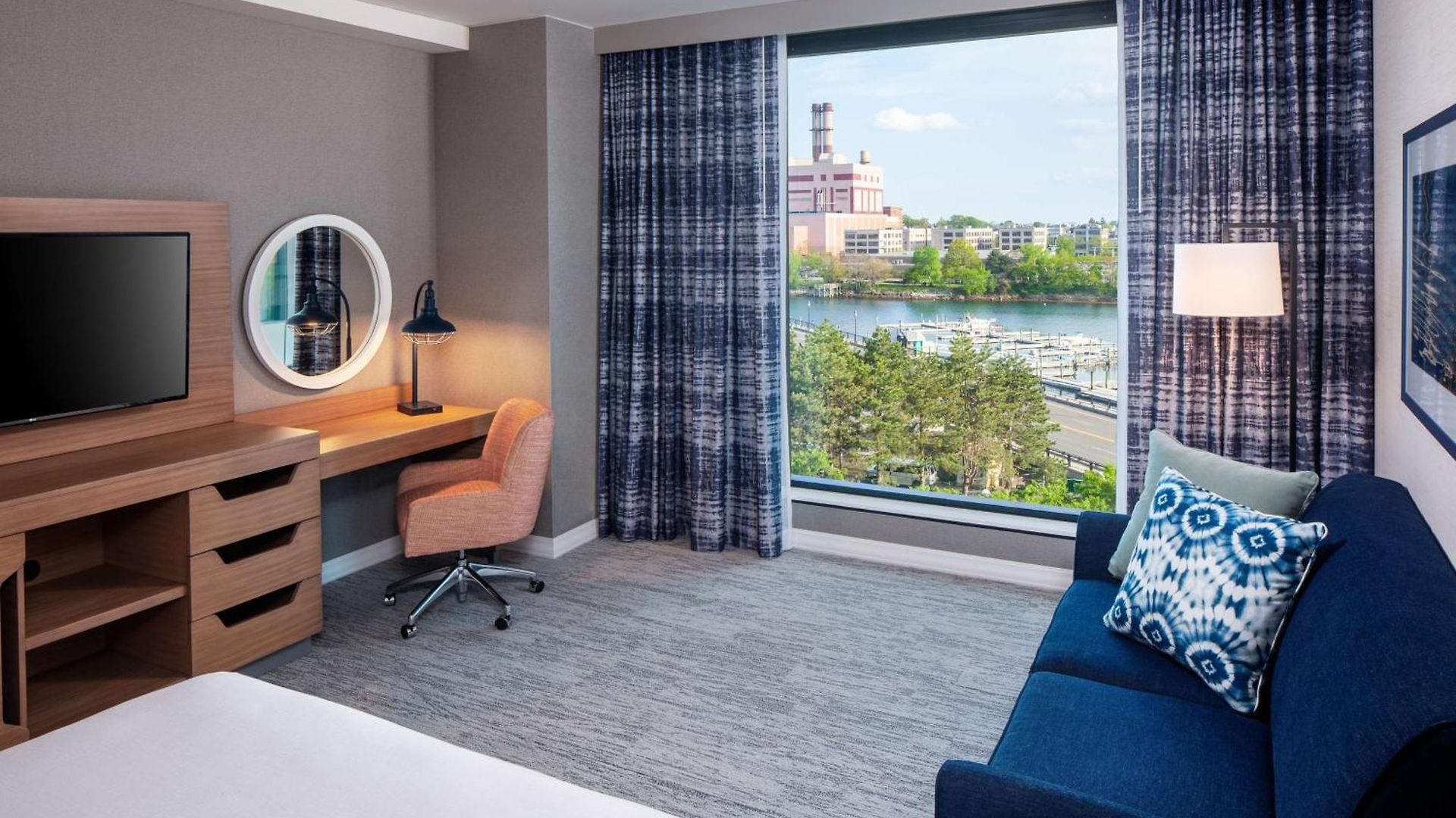 Hampton By Hilton At The Seaport District Hotel