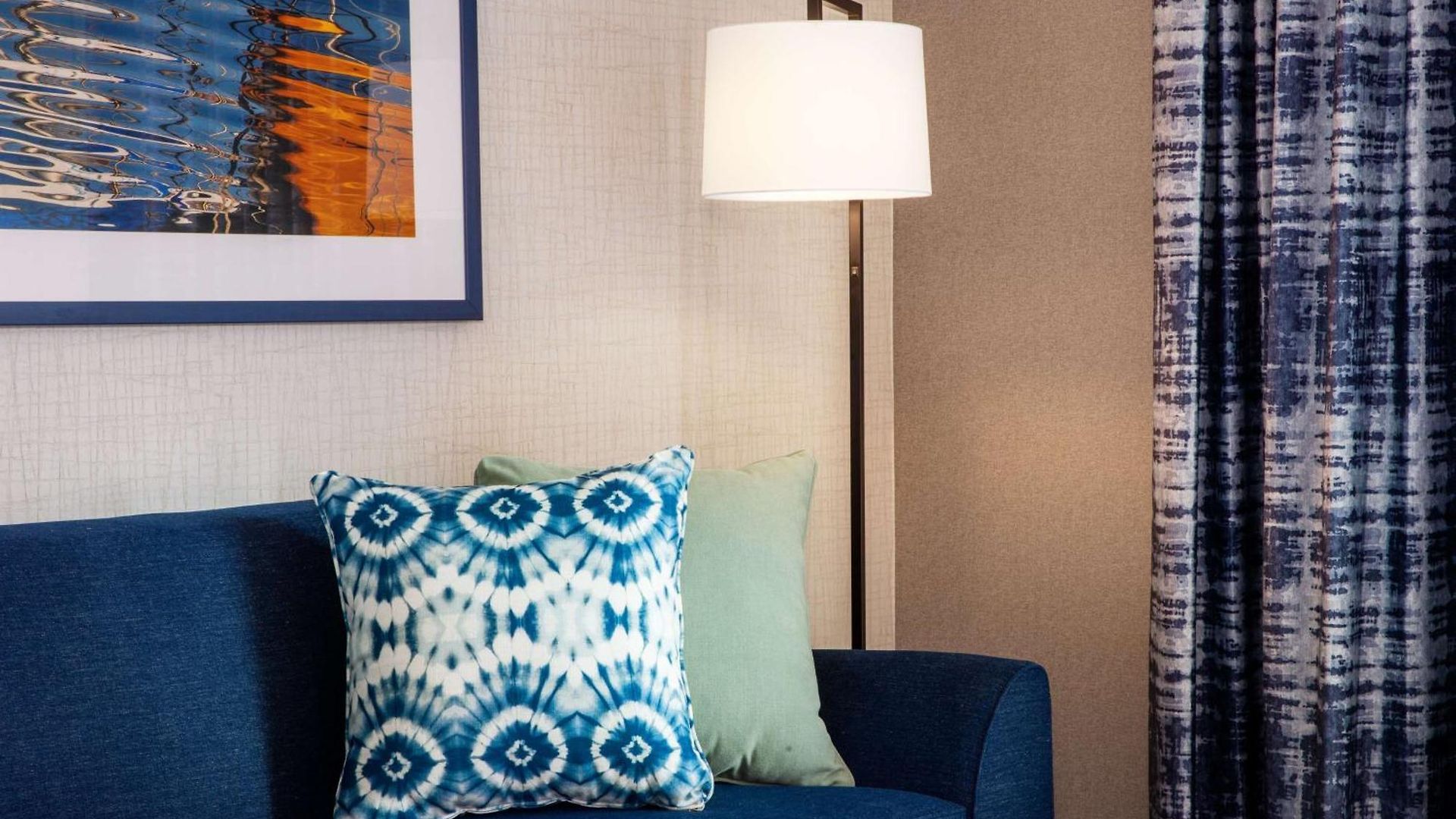 Hampton By Hilton At The Seaport District Hotel 3*