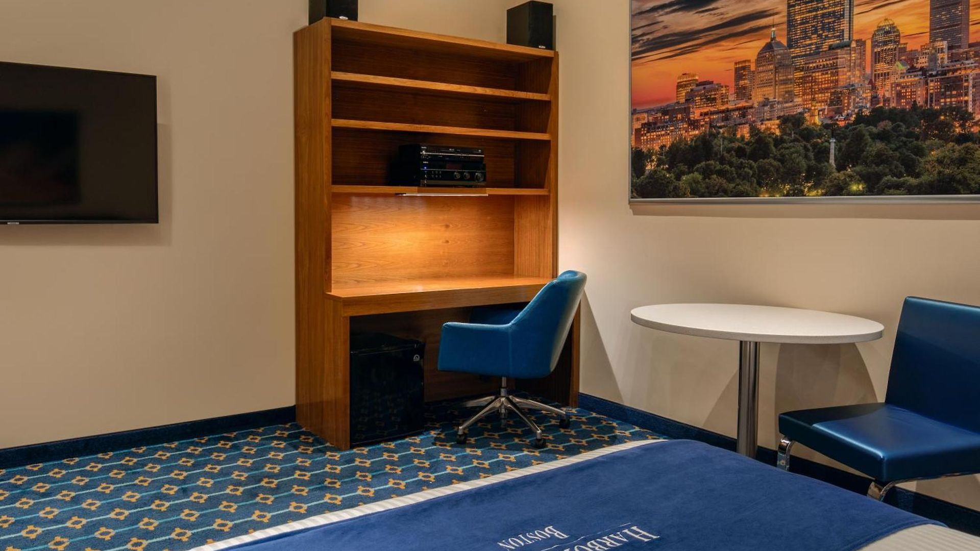Harborside Hotel