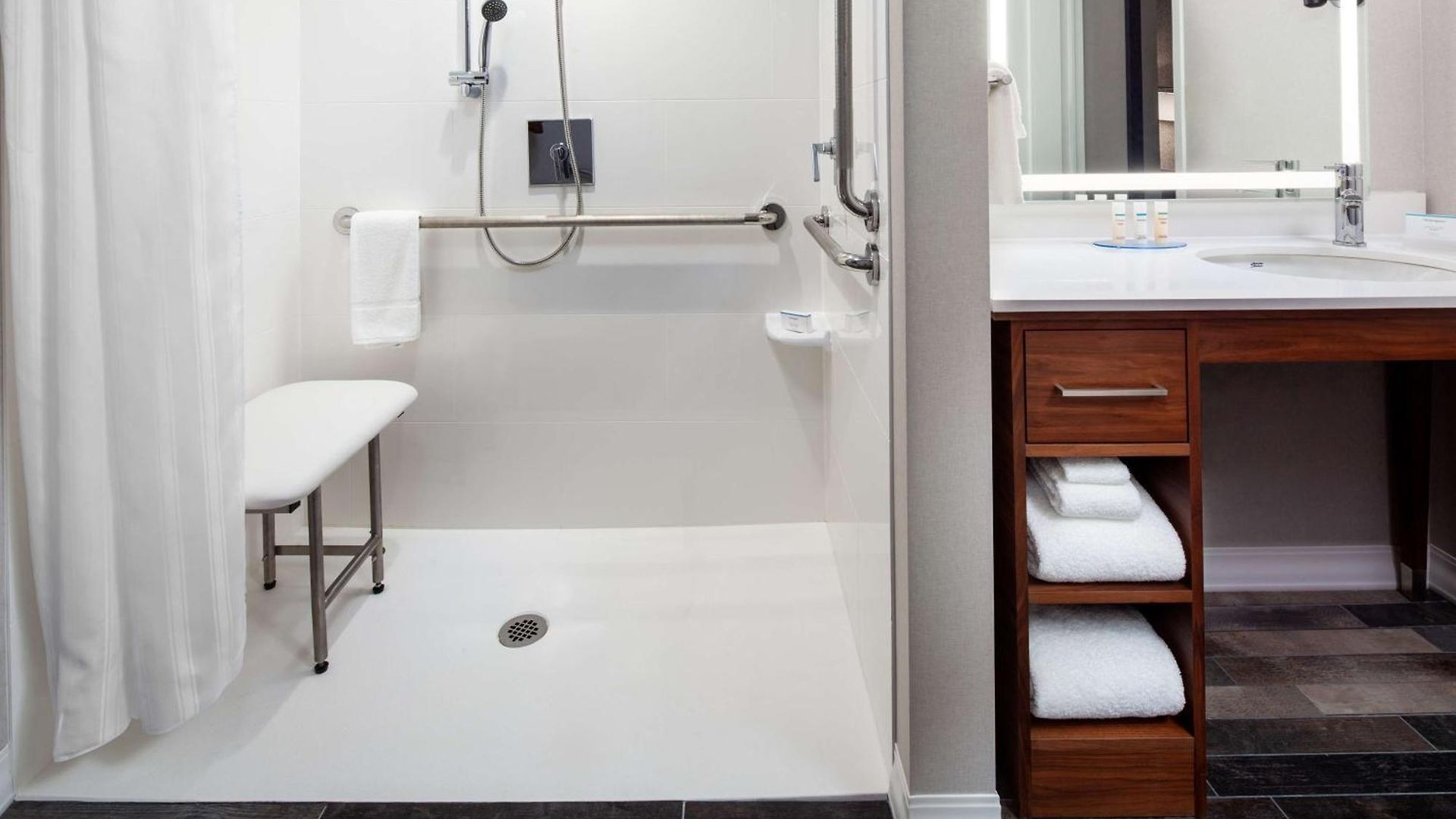 Homewood By Hilton Seaport District Hotel 3*