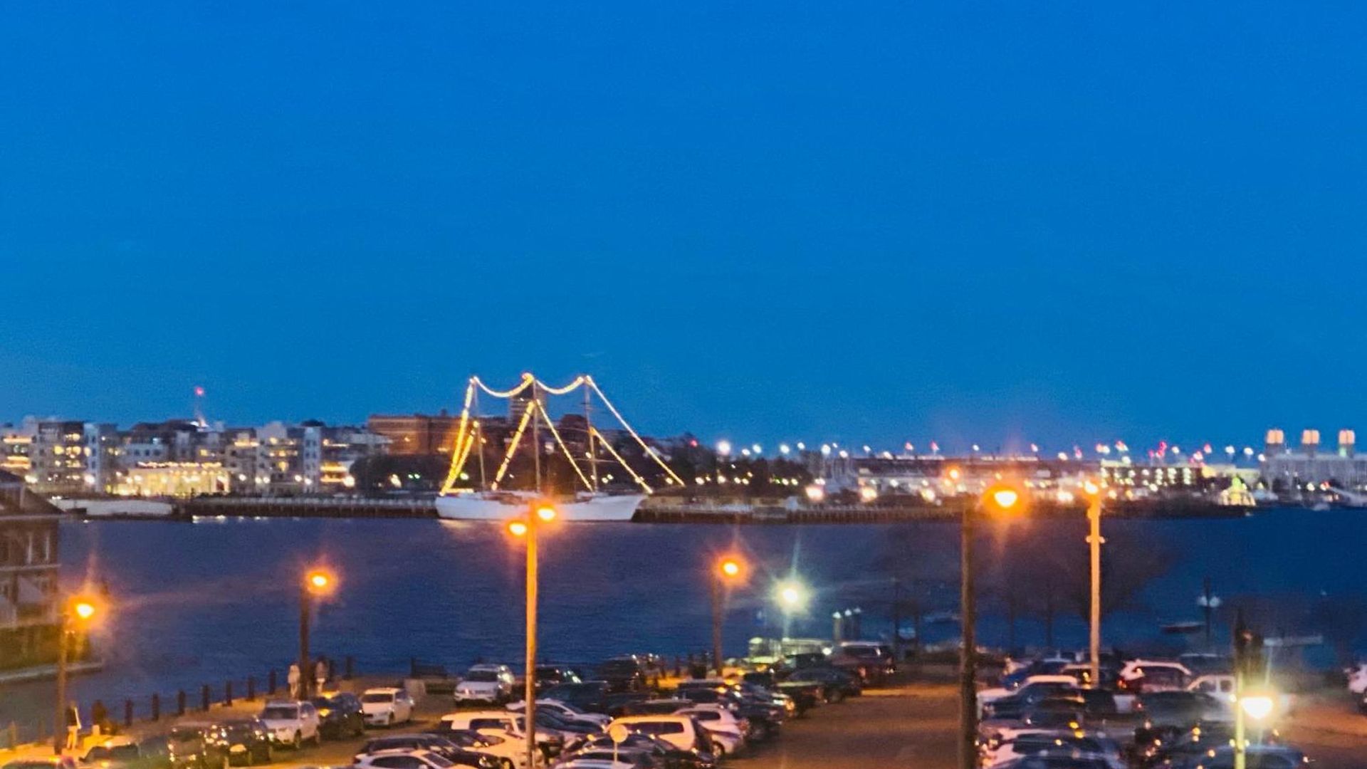 North End Harbor View Condo. Free Parking *