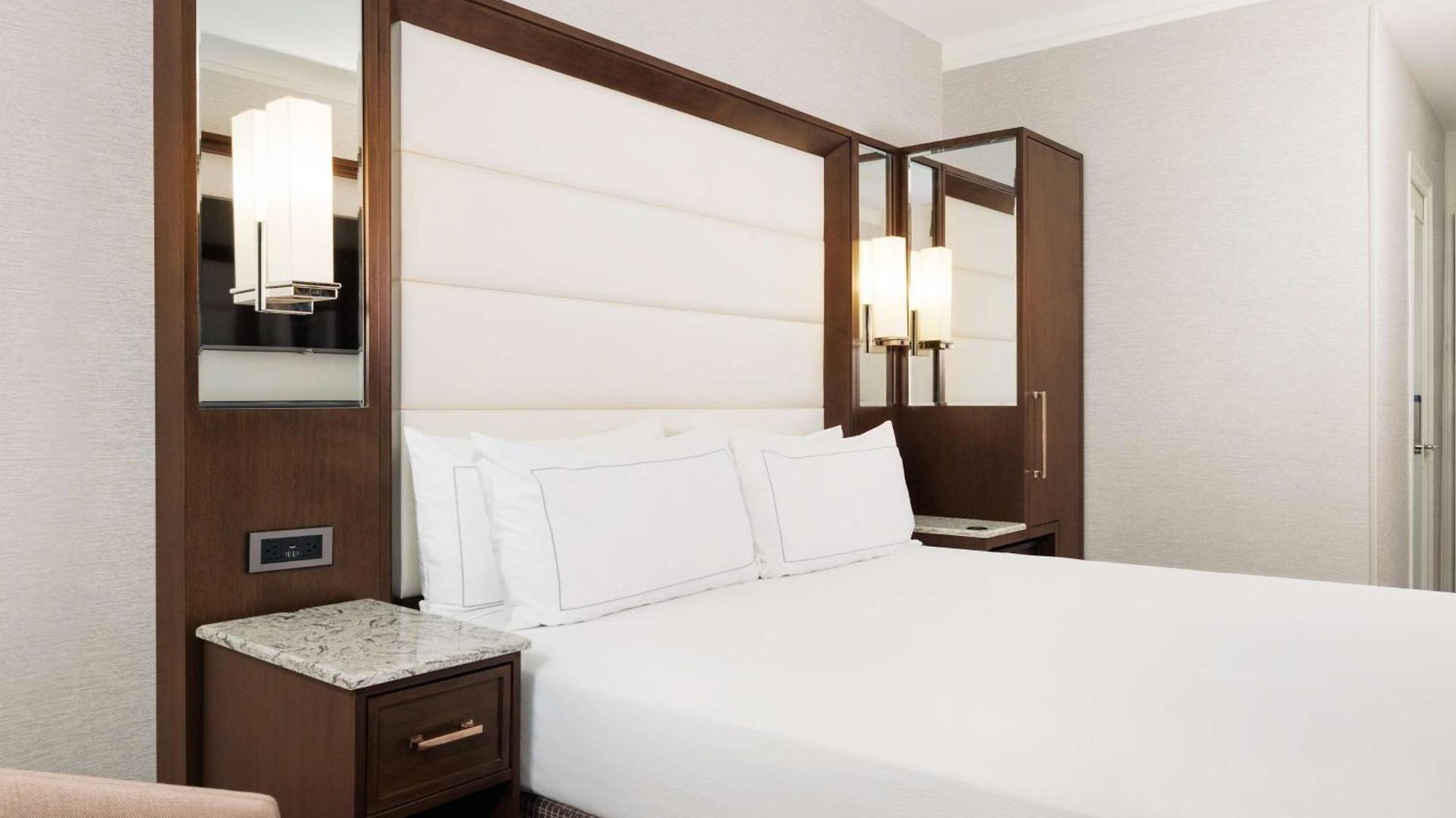 Hilton Park Plaza Hotel 4*