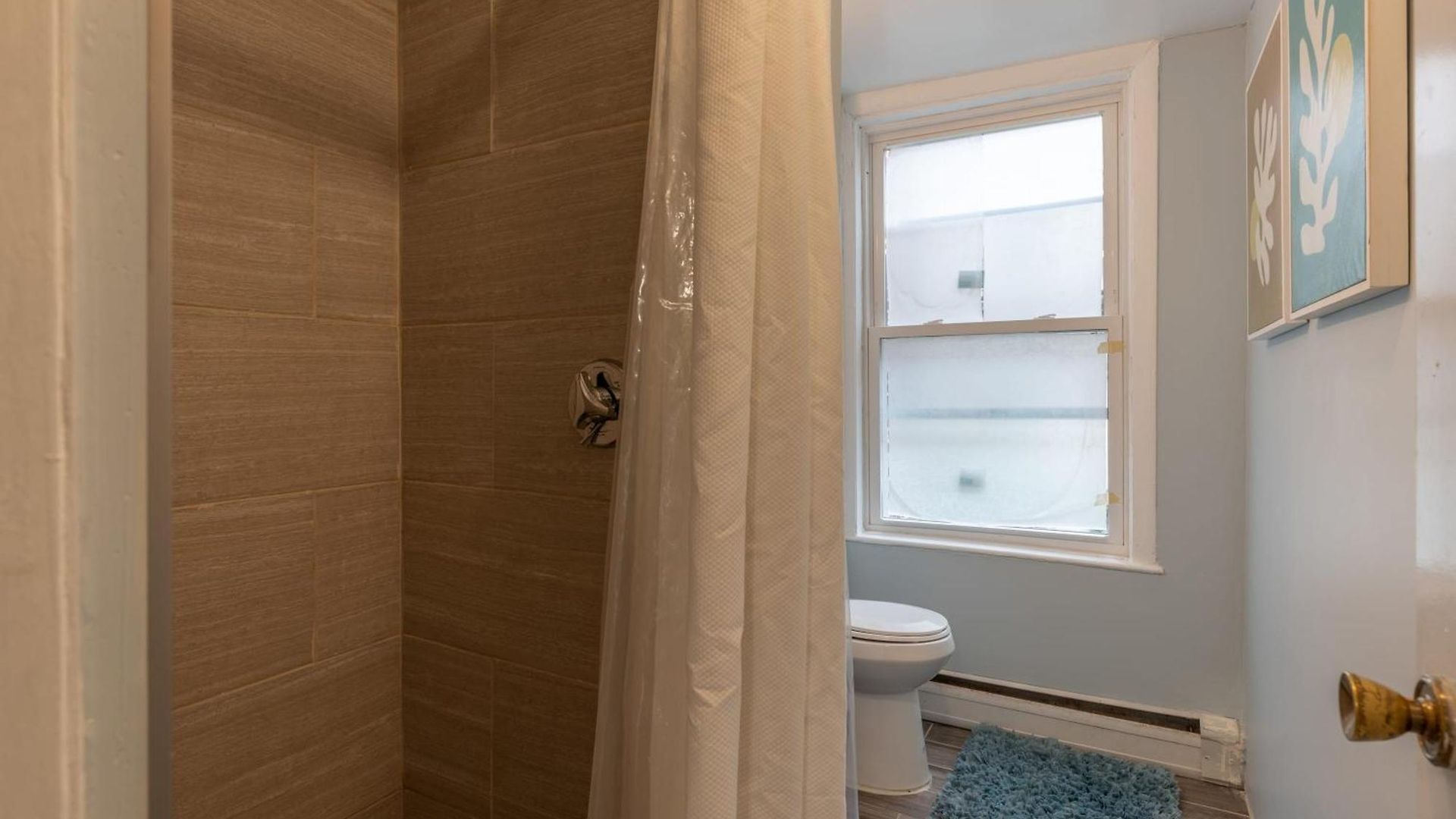 3 Bed 1 Bath In Historic Building Apartment *