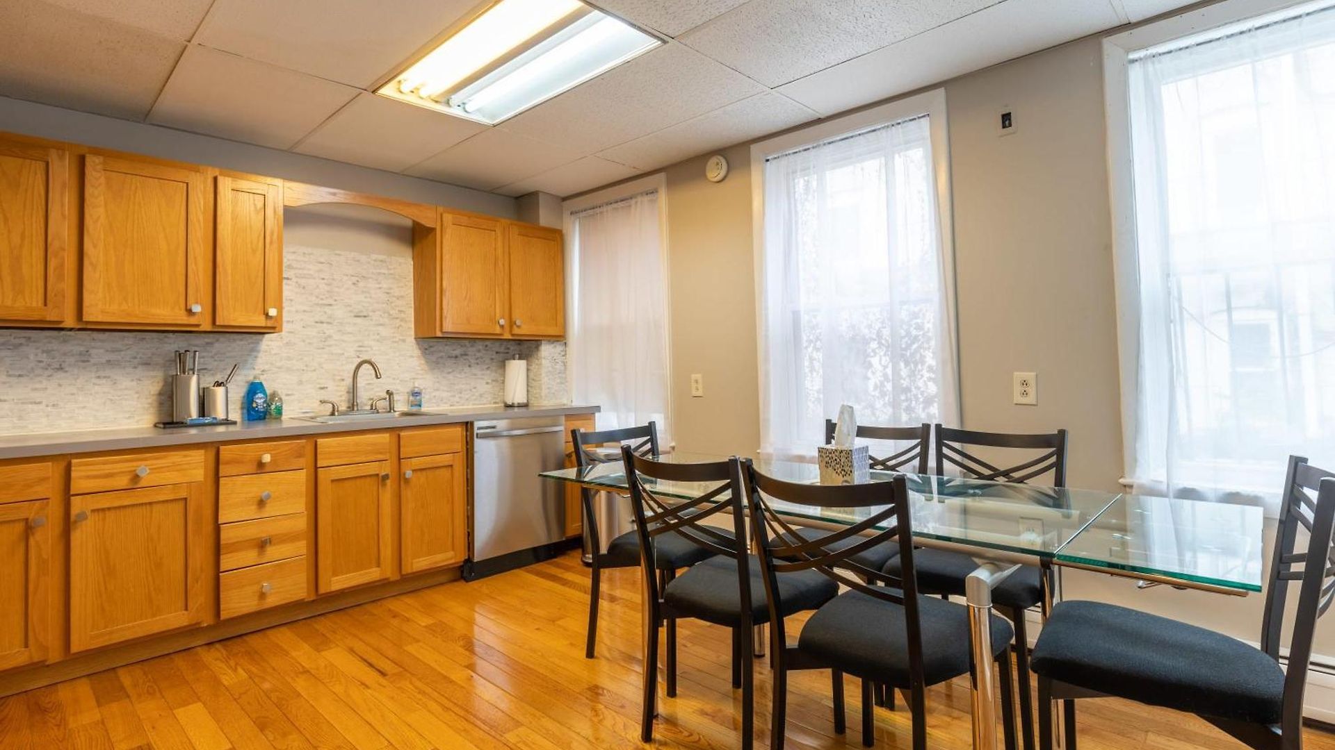 3 Bed 1 Bath In Historic Building * Boston