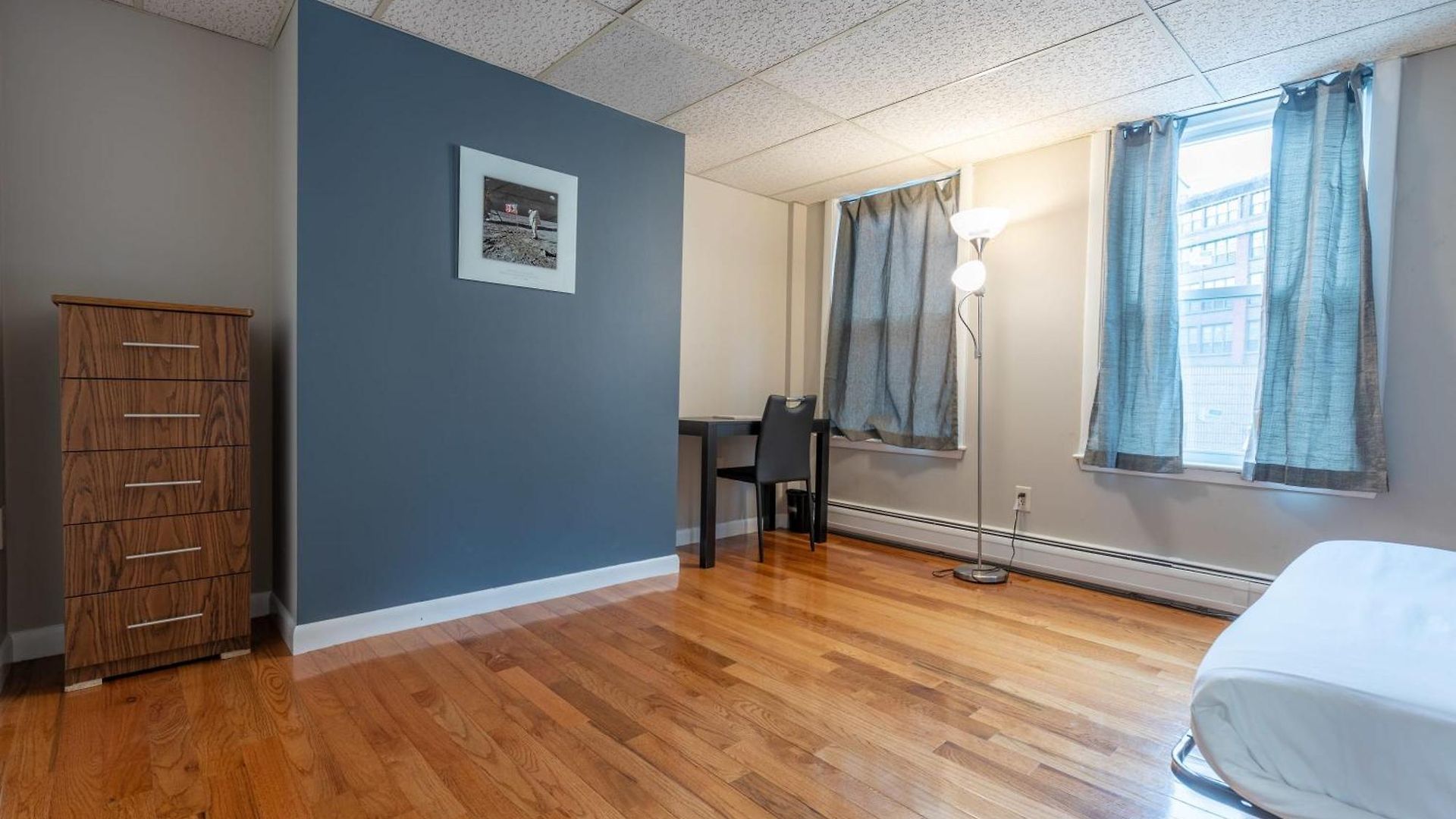 3 Bed 1 Bath In Historic Building * Boston