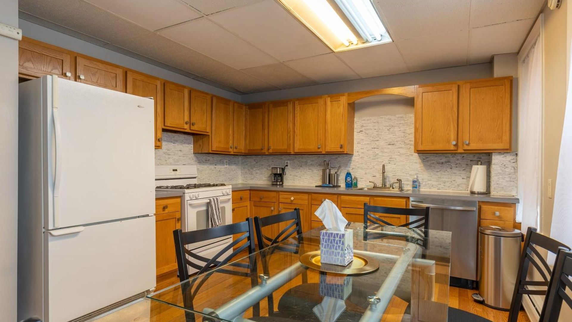 Apartment 3 Bed 1 Bath In Historic Building