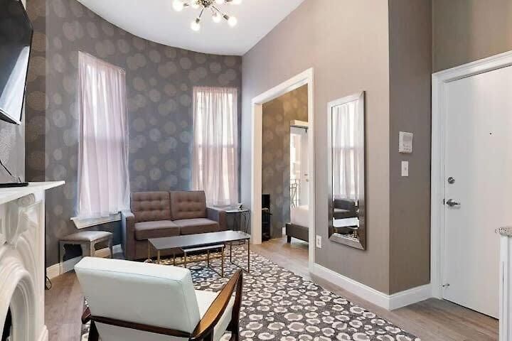 Apartment 1-31 Excellent Location, Walk Everywhere Sleeps 3 *