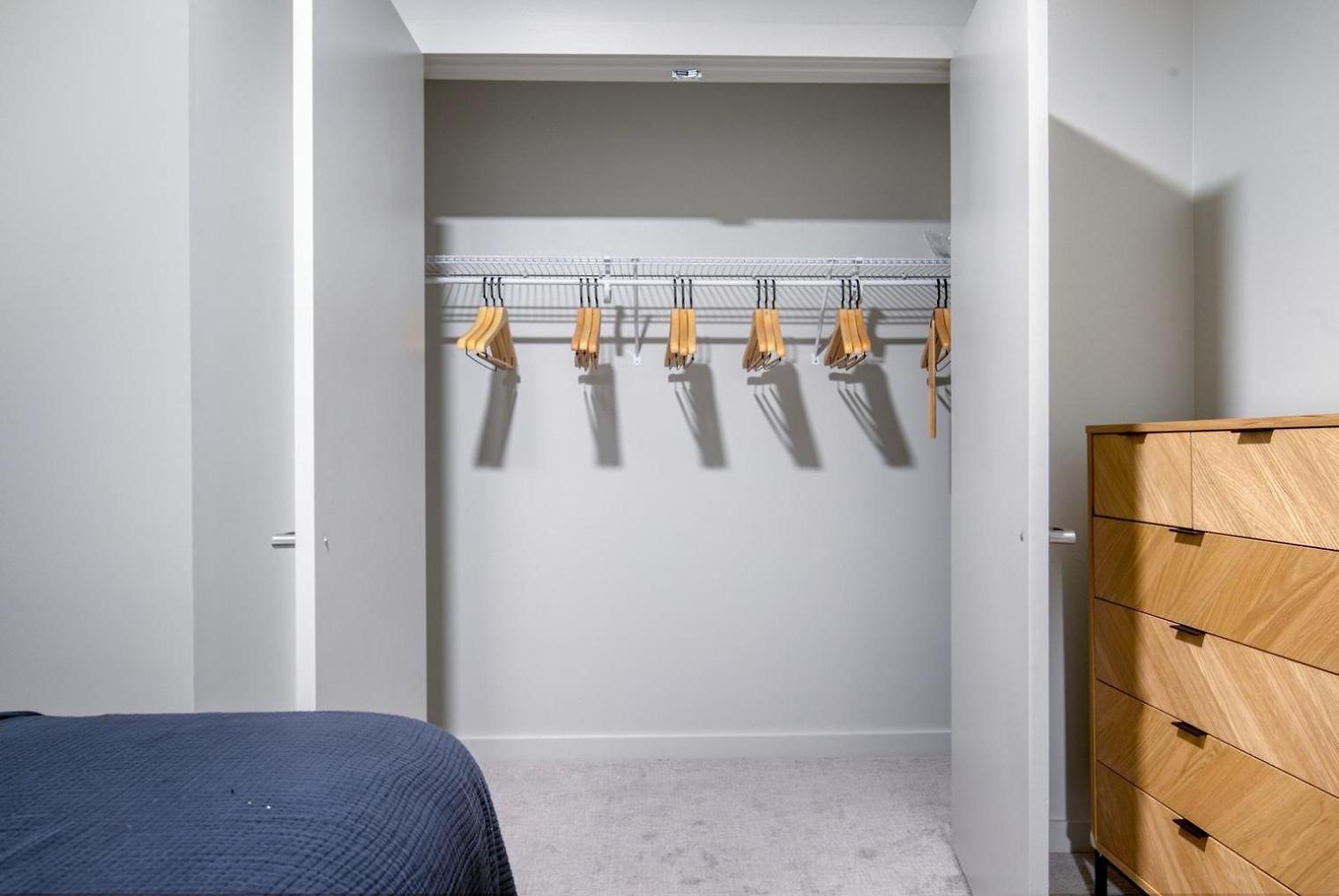 Brighton Jr 1br W Gym Laundry On The River Bos-999 *