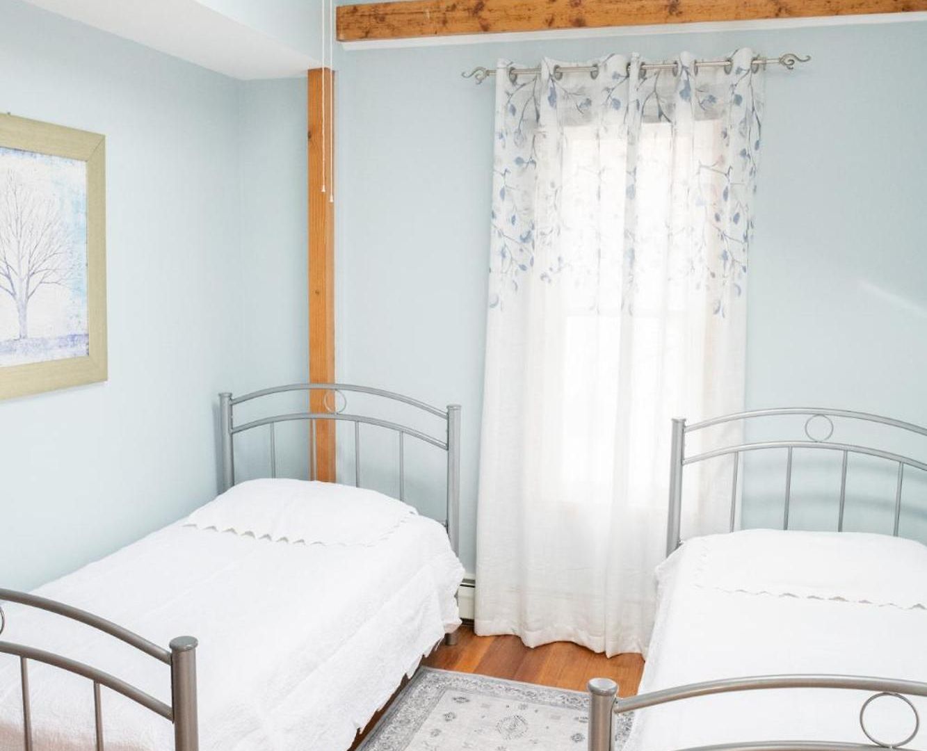 Modern Beautiful Apartment-5 Beds-full Kitchen-parking-super Clean-great For Groups Apartment *