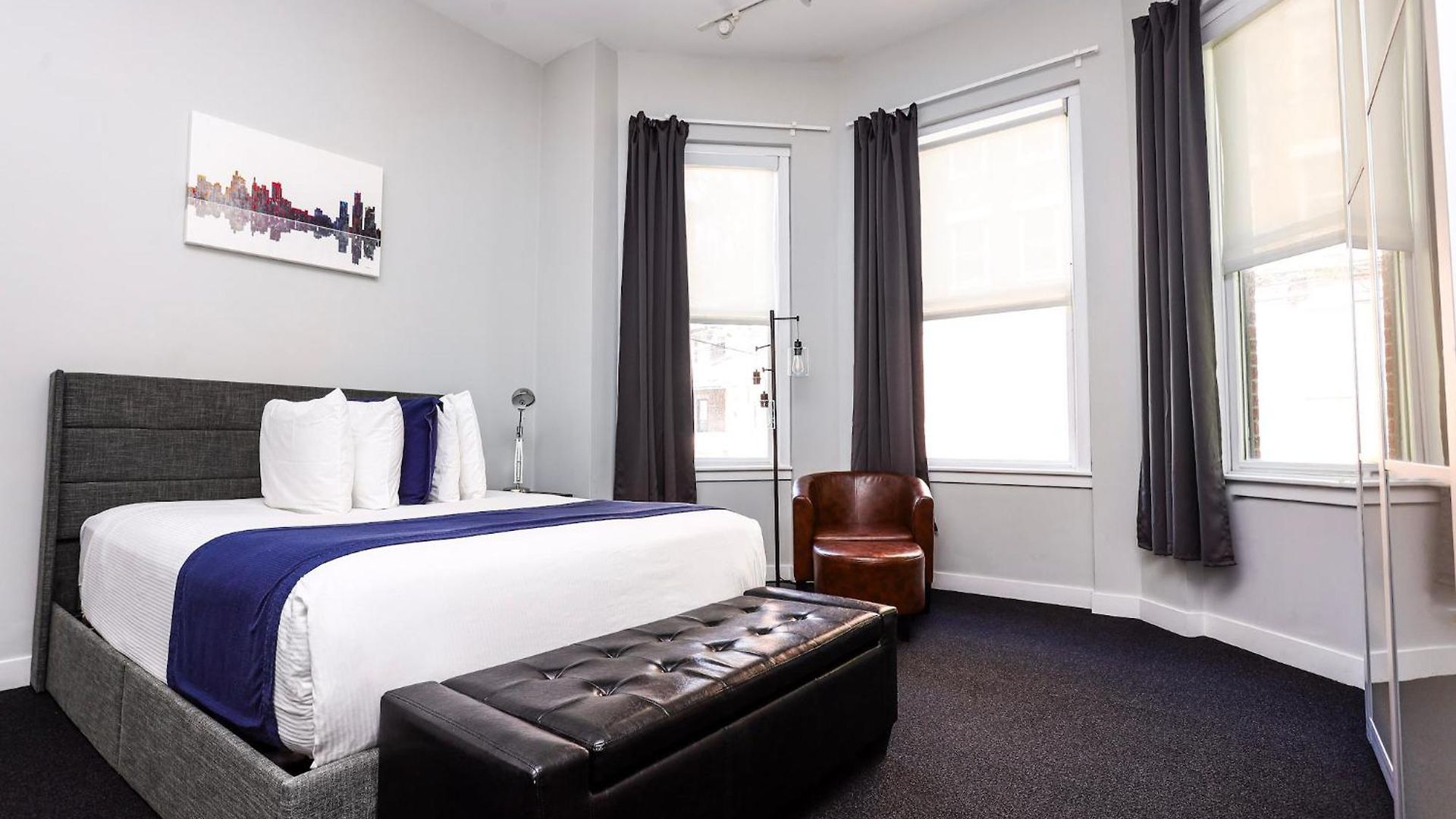 Large Stylish Newbury Street W/ Kitchen * Boston