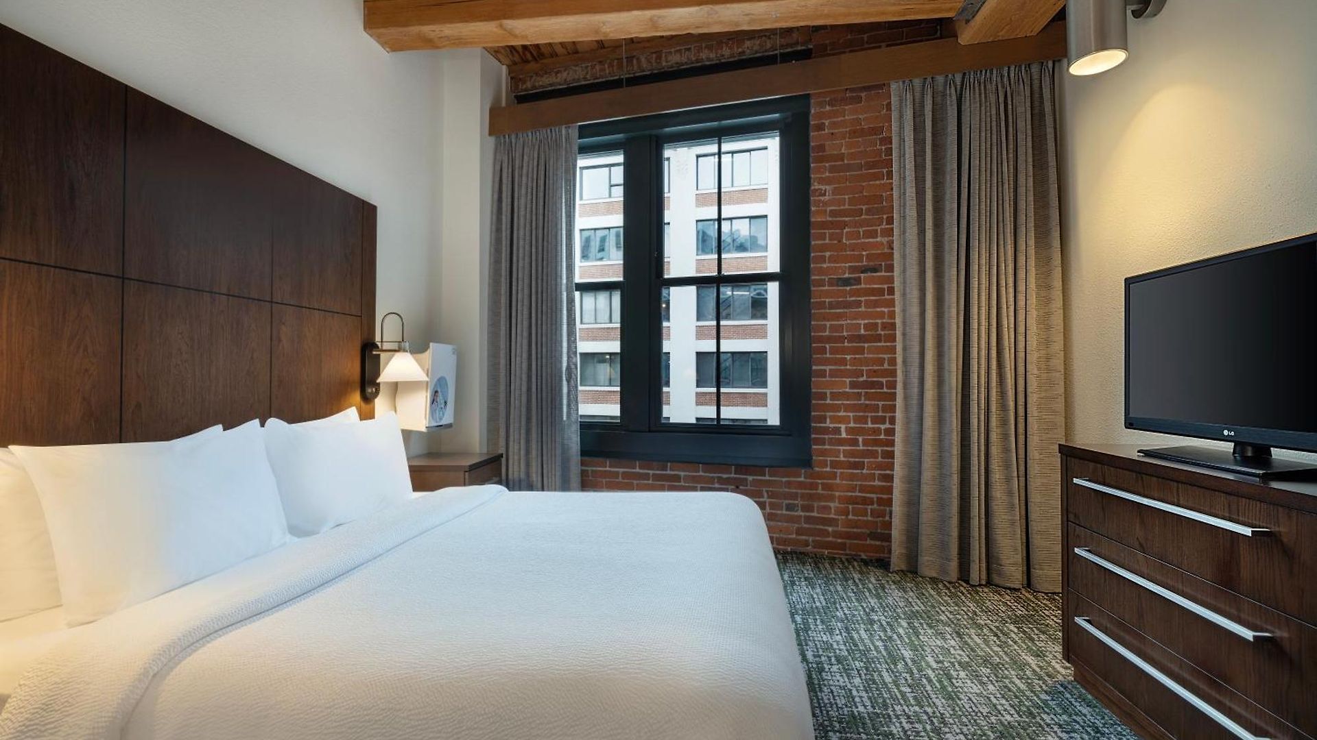 By Marriott Downtown Seaport Hotel